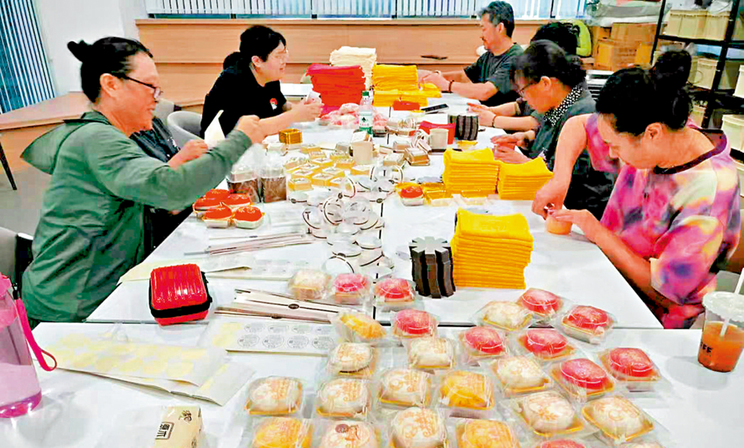 　　圖：台胞林穎穗設立的靈活就業模式，為社區媽媽提供增加收入的機會。