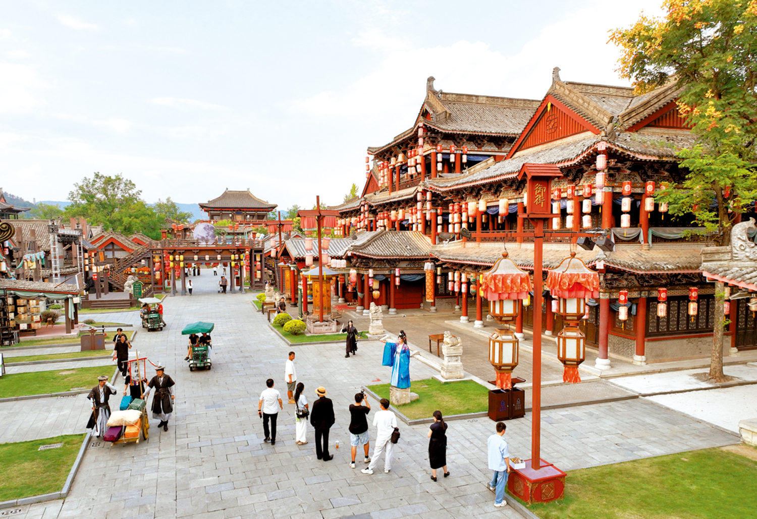 　　圖：航拍浙江東陽橫店影視城清明上河圖景區。\中新社