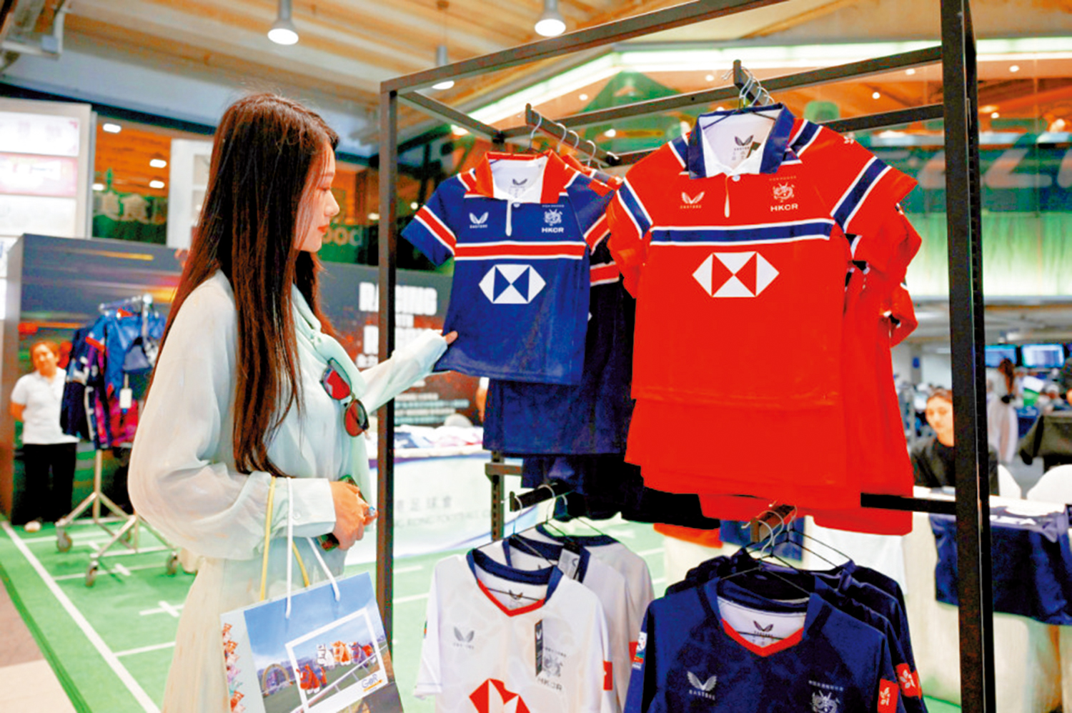　　圖：沙田馬場內設有欖球主題紀念品銷售點。