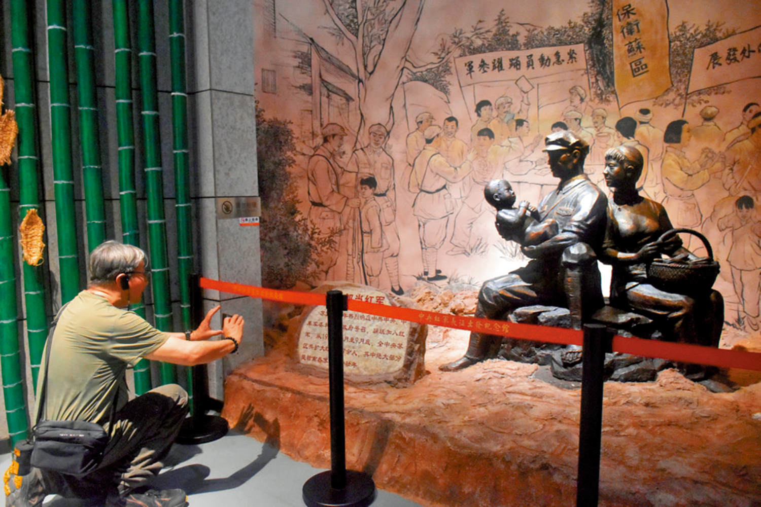 　　圖：體驗團團員在中央紅軍長征出發紀念館了解長征歷史。