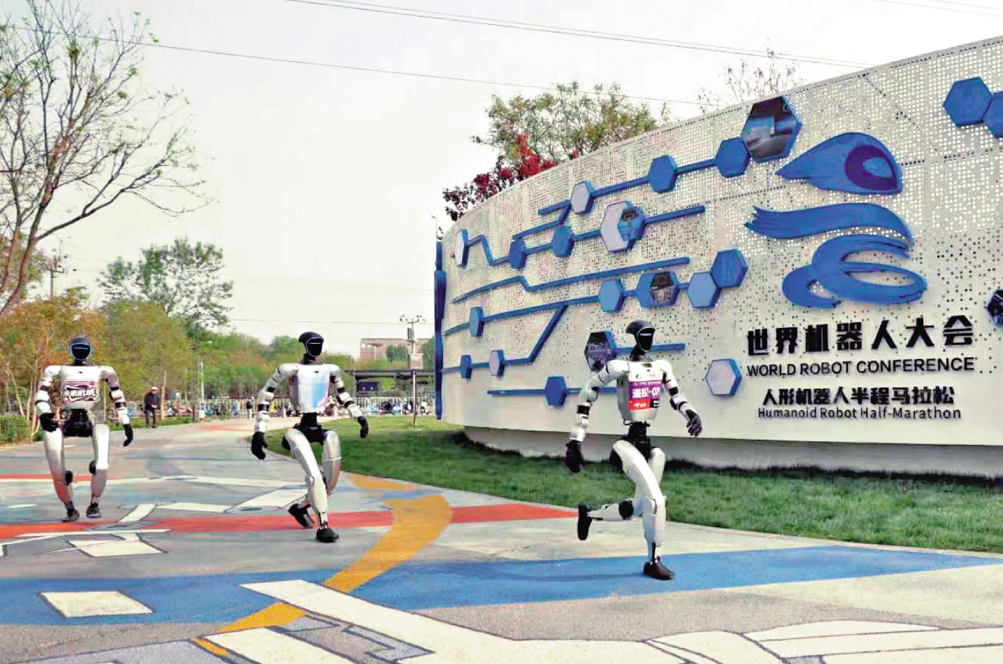 　　圖：北京機器人產業園，部分賽隊進行測試與訓練。