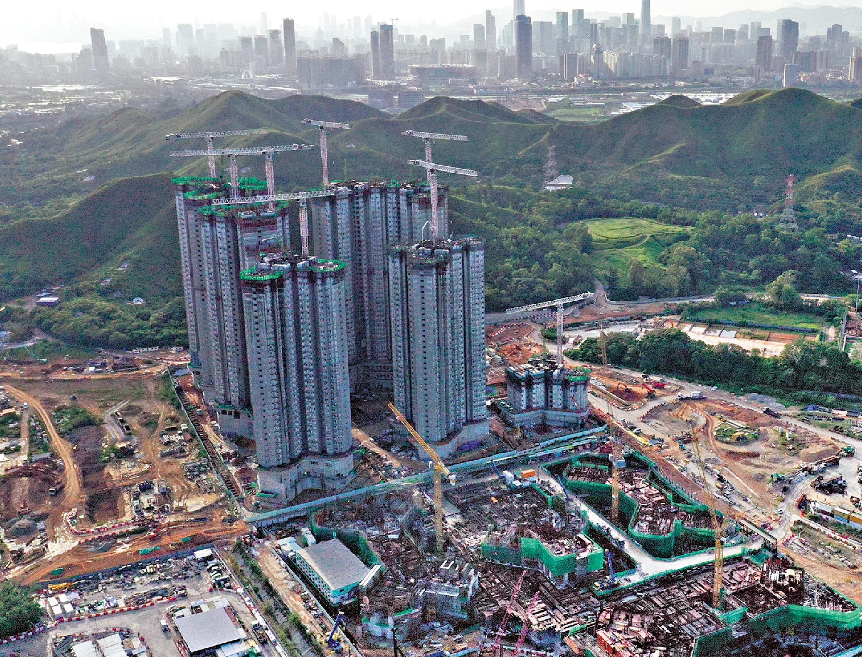 　　圖：古洞發展區各項基建工程如火如荼。