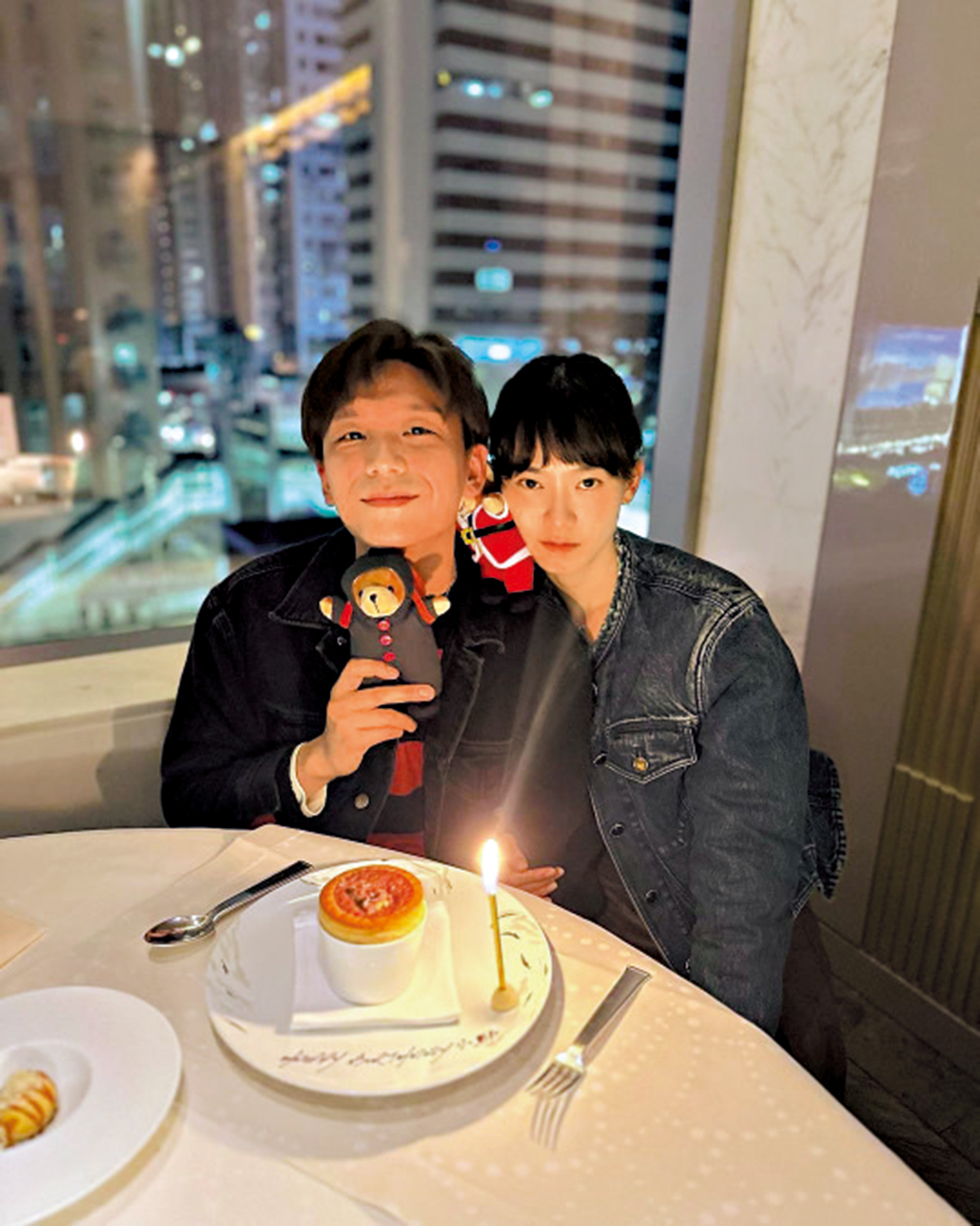 　　圖：廖子妤（右）與男友盧鎮業（左）已拍拖7年。