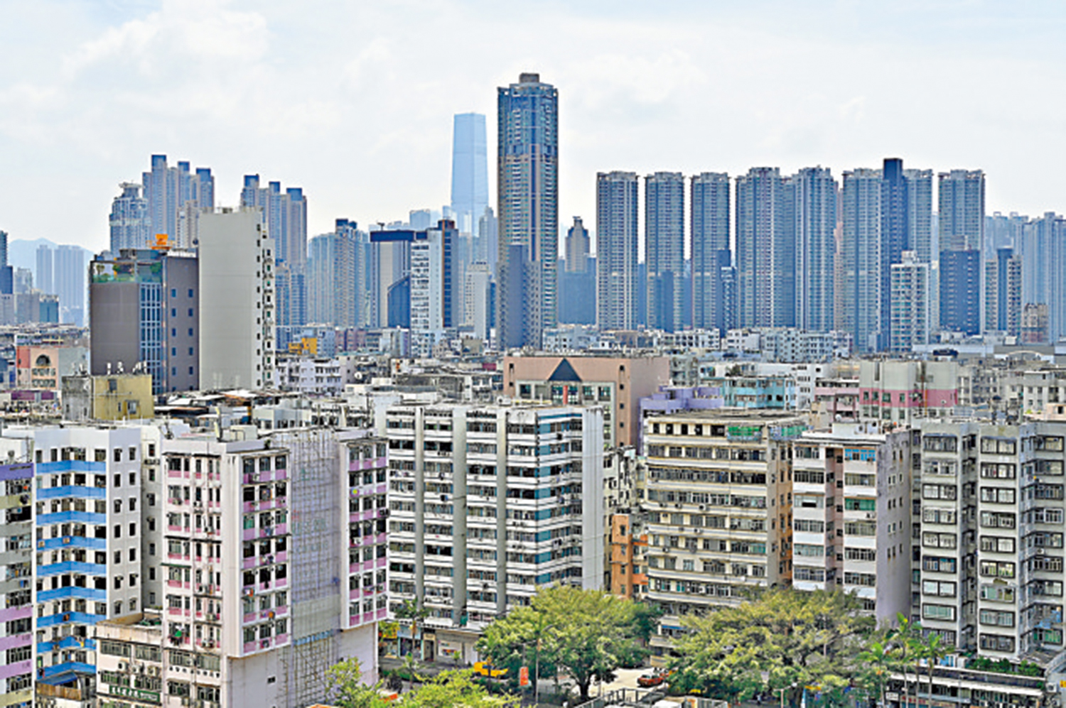 　　圖：按證公司近年的業績錄得賬面虧損，主要是由於本港樓市下跌。