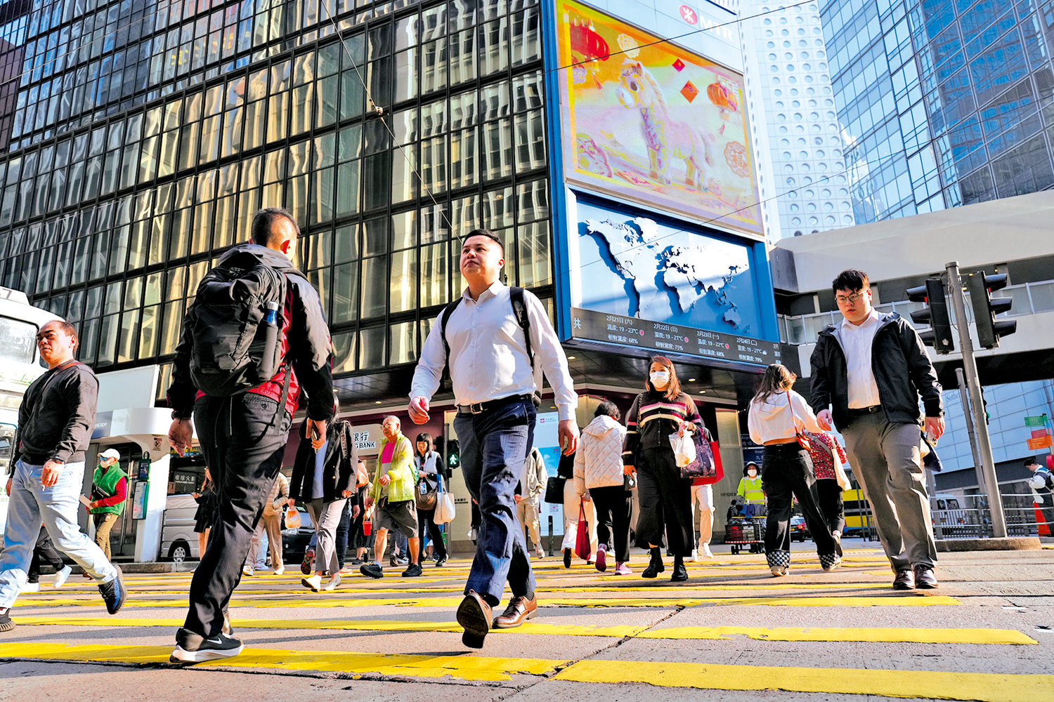 　　圖：受外圍環境影響，本港中小企營運受到挑戰，金管局聯同銀行業推出支援措施。