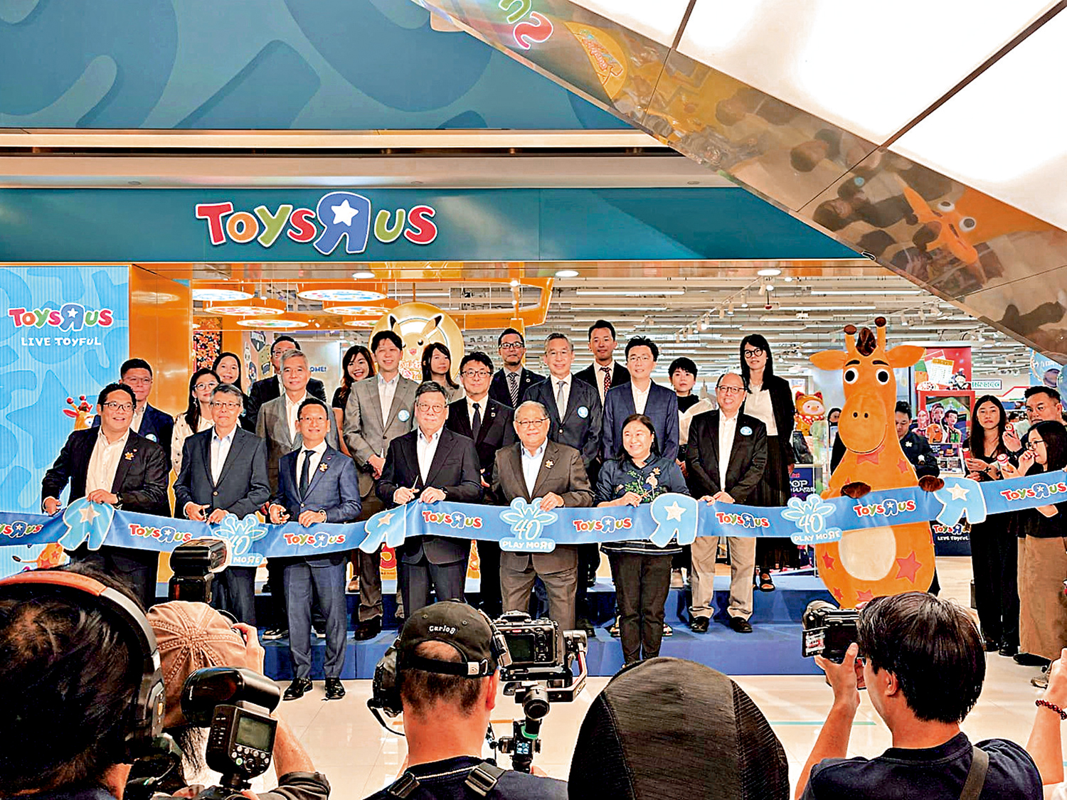 　　圖：五一黃金周首日，位於尖沙咀海運大廈的玩具反斗城香港首店迎來開業良機。