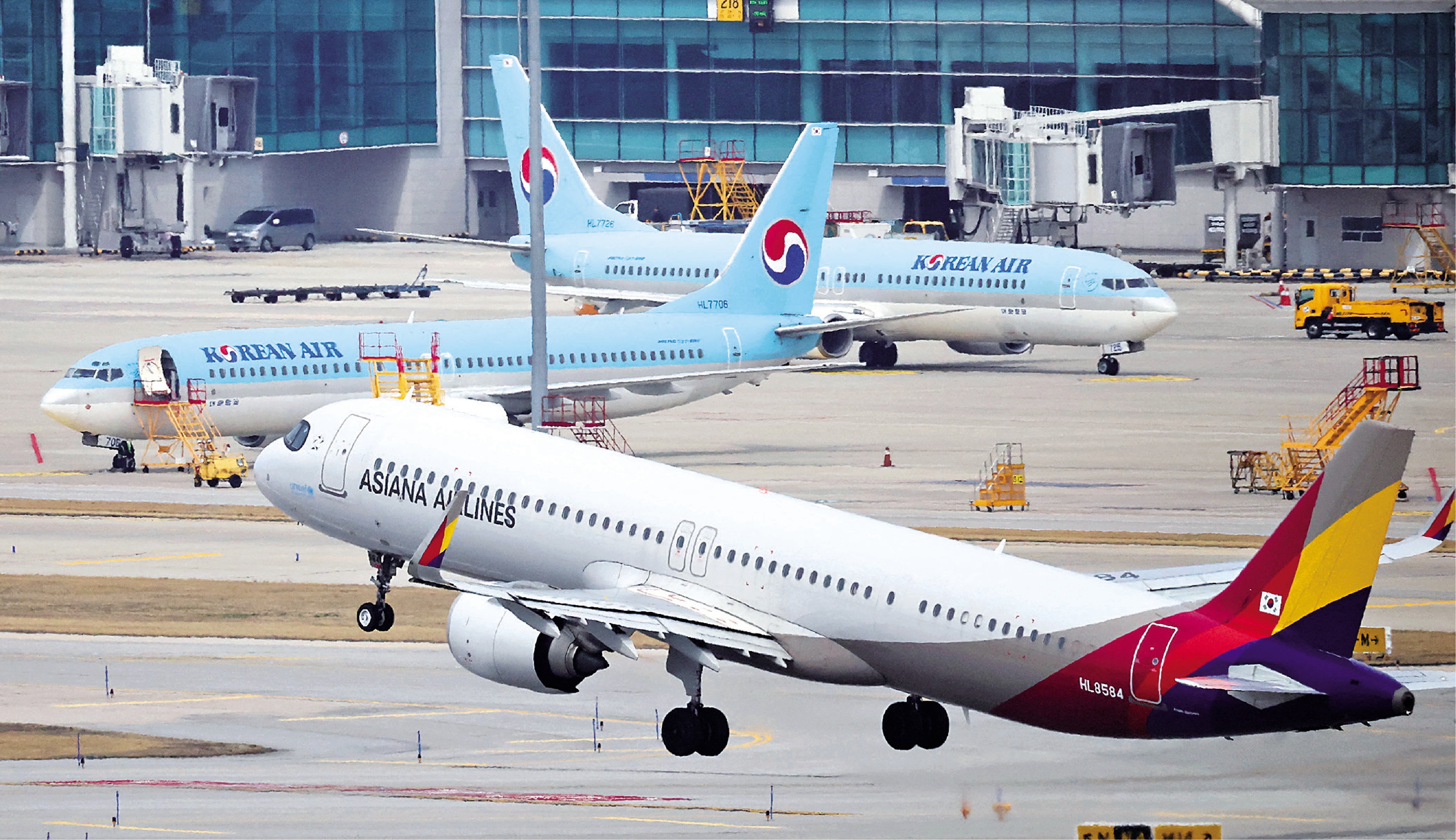 　　圖：韓國仁川機場一架韓亞航空的飛機起飛。\路透社