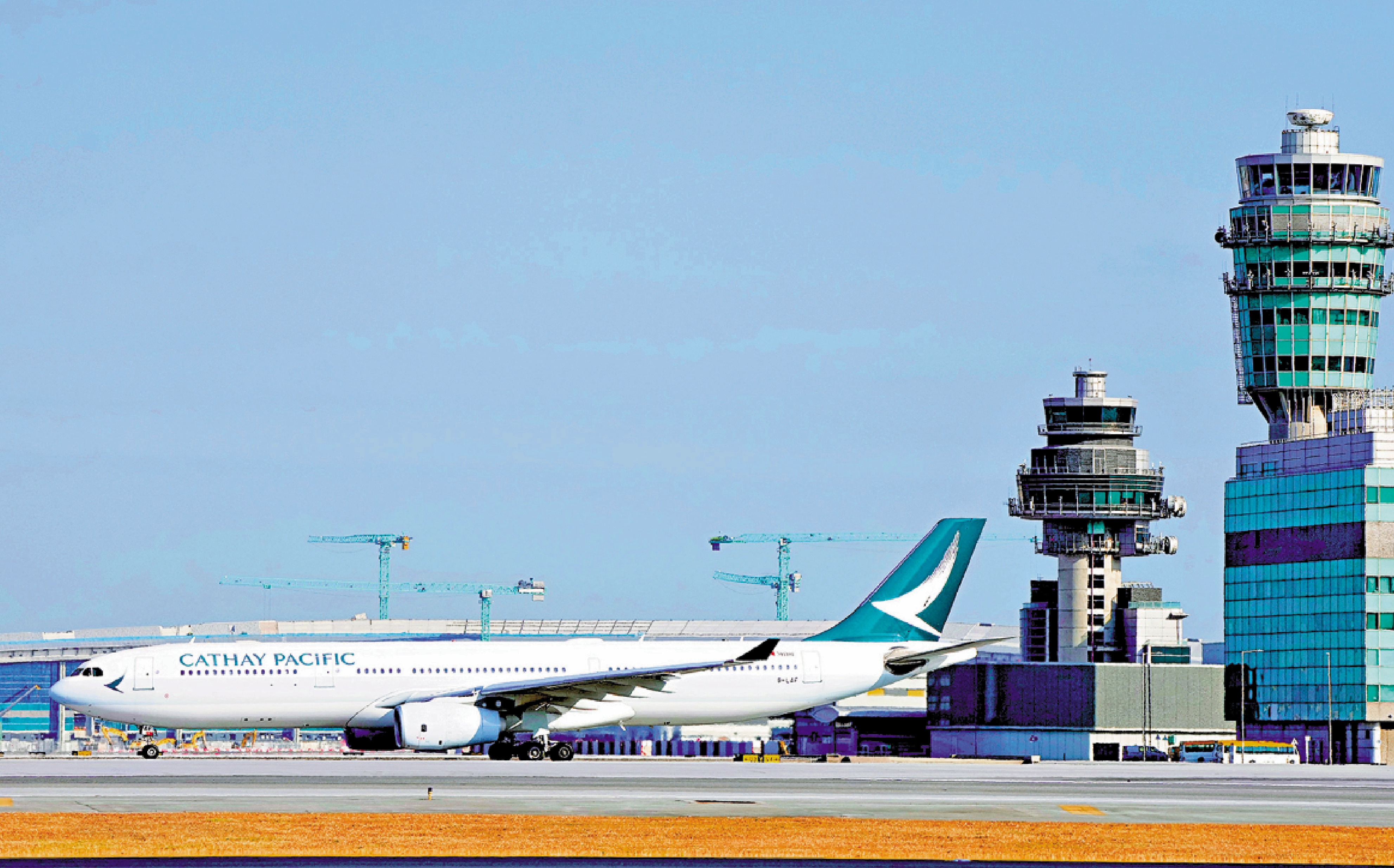 　　圖：國泰航空宣布本月16日起下調燃油附加費。