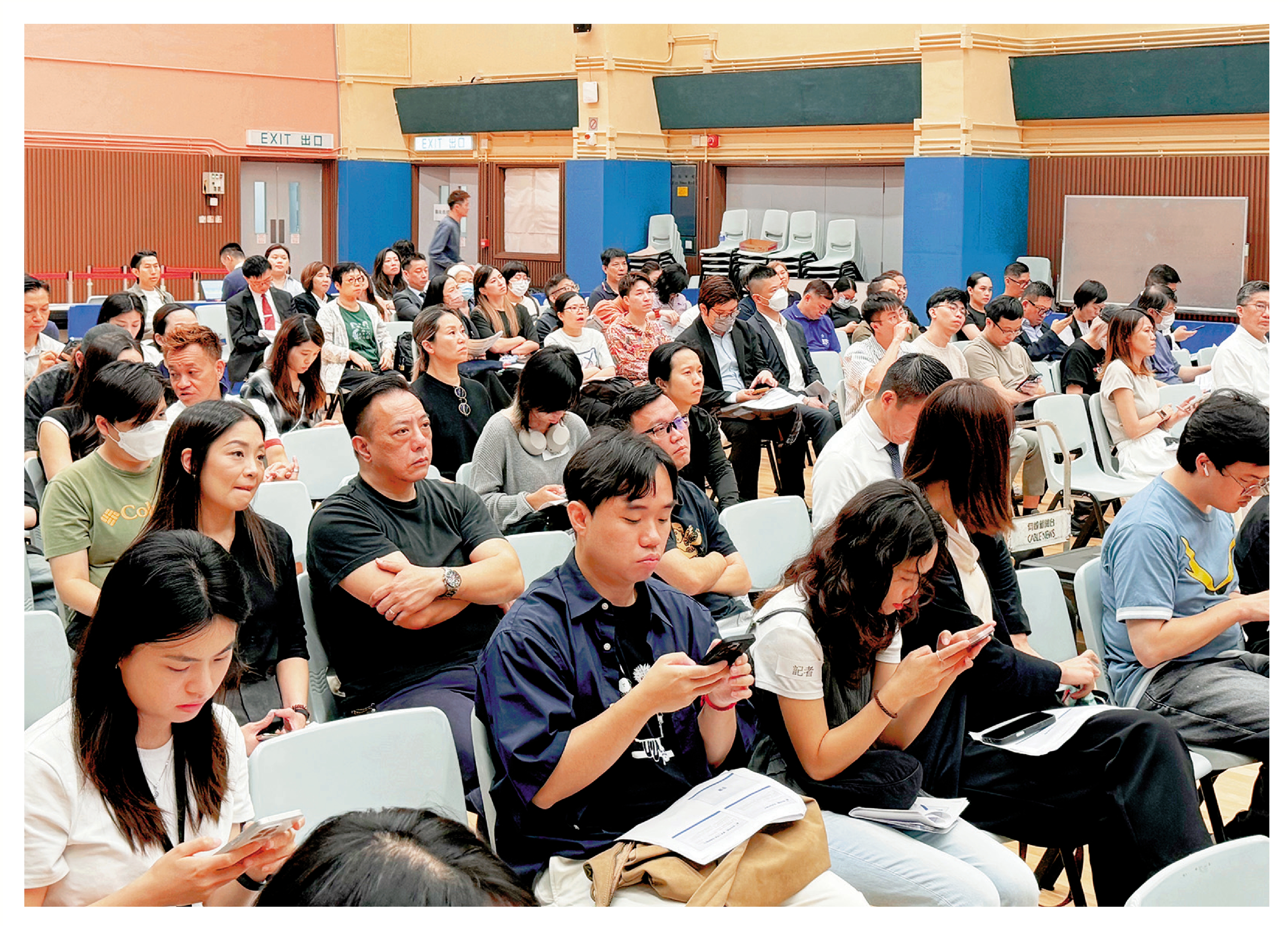 　　圖：食肆下周一起可提交容許狗隻進入的申請，食環署昨日為業界舉辦首場簡介會。\大公報記者黃佩琳攝