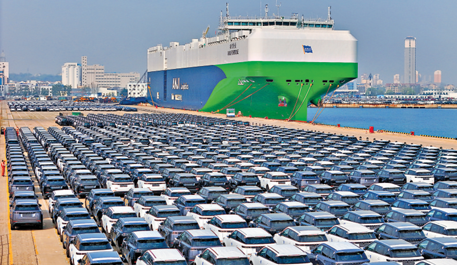 　　圖：中國上月汽車出口逾90萬輛，按年增長74.4%。