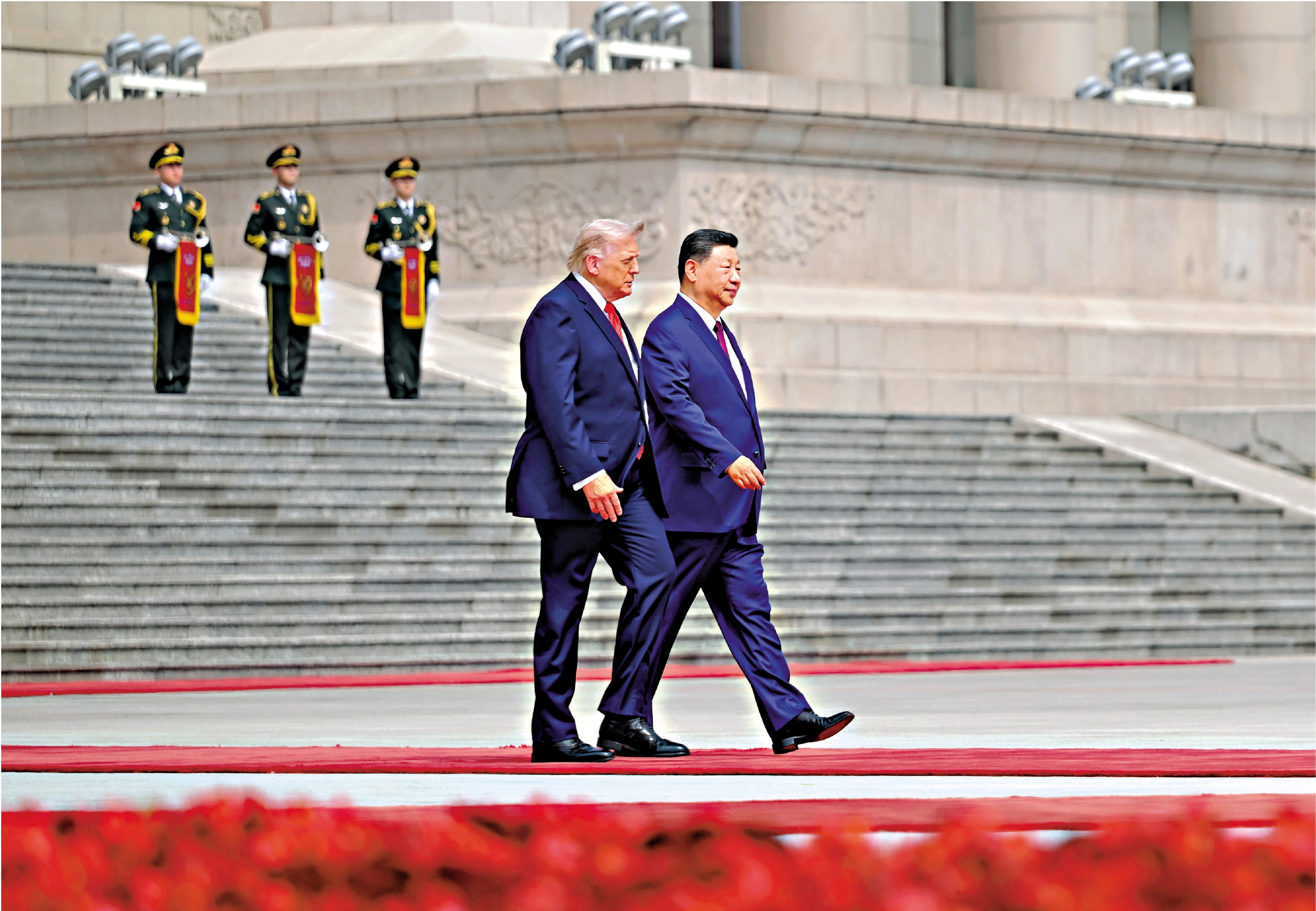 　　圖：14日上午，國家主席習近平在人民大會堂東門外廣場為美國總統特朗普舉行歡迎儀式。\新華社