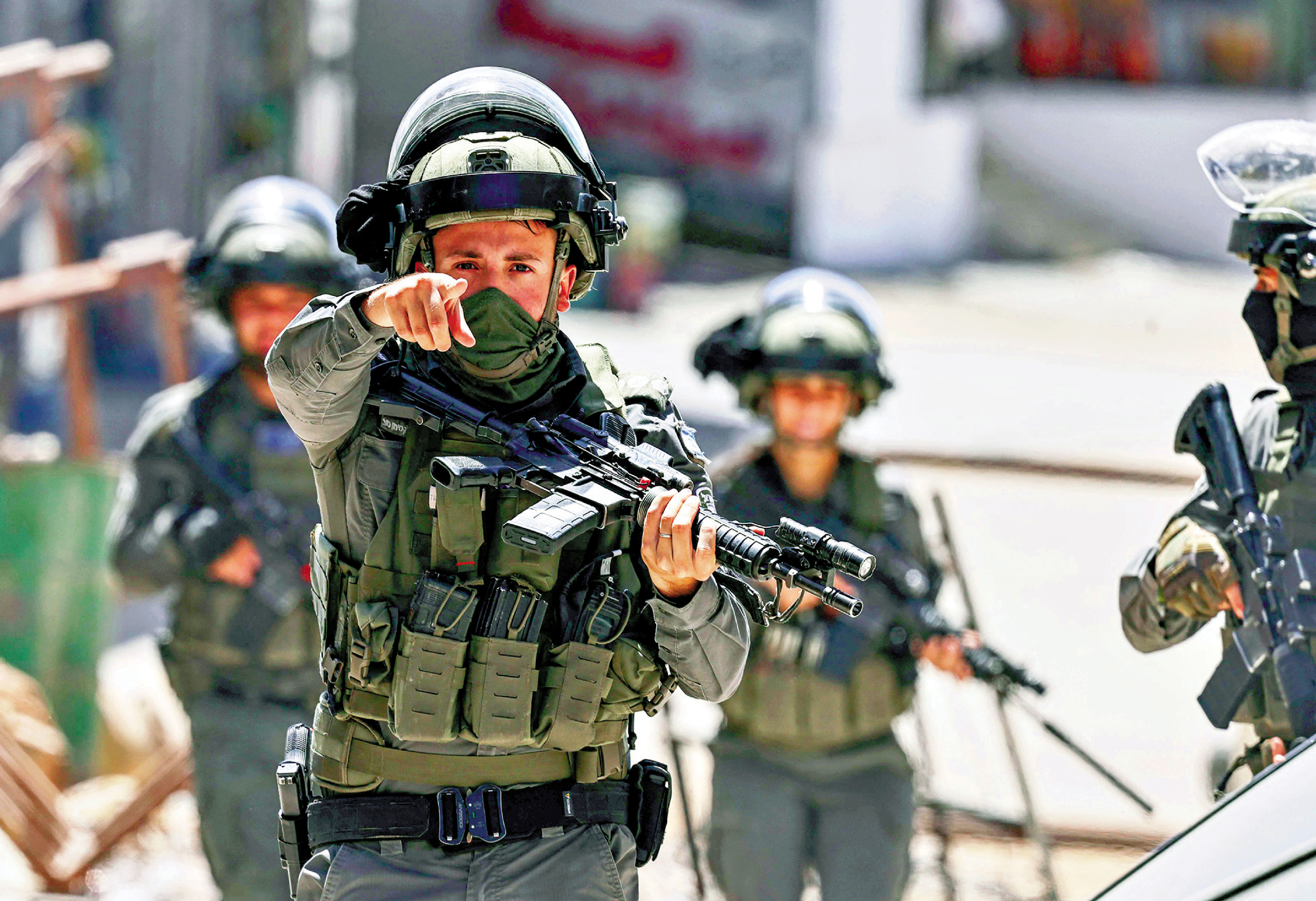 　　圖：以色列士兵被指對巴勒斯坦人實施性暴力。圖為以色列安全部隊11日在約旦河西岸巡邏。\法新社
