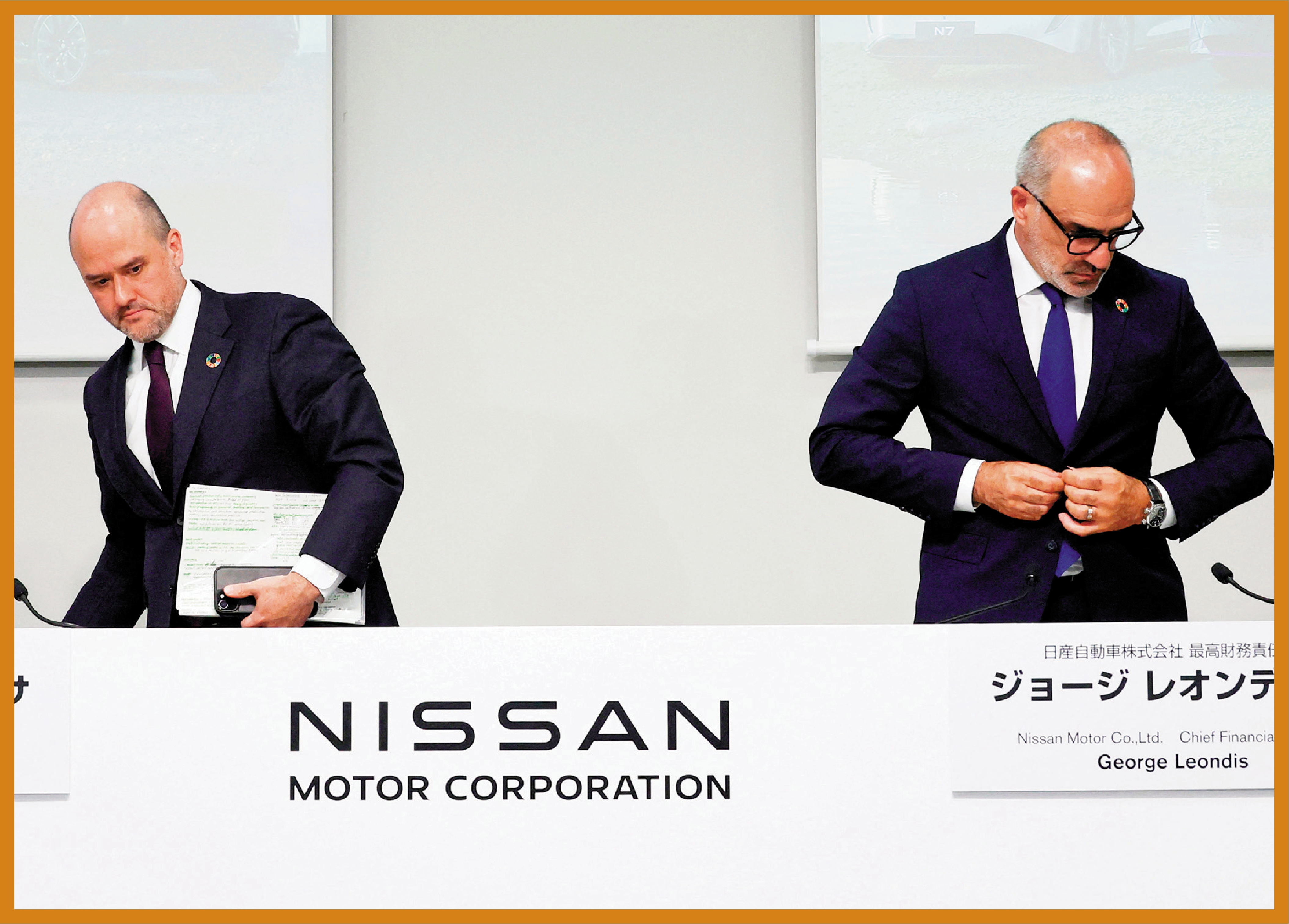 　　圖：日產汽車行政總裁埃斯皮諾薩（左）和首席財務官萊昂迪斯13日在橫濱總部出席業績簡報會。\路透社
