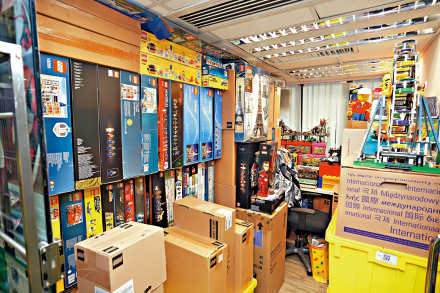 　　圖：馬福意斥資200萬元購置店舖，專門用來存放其未開封樂高。
