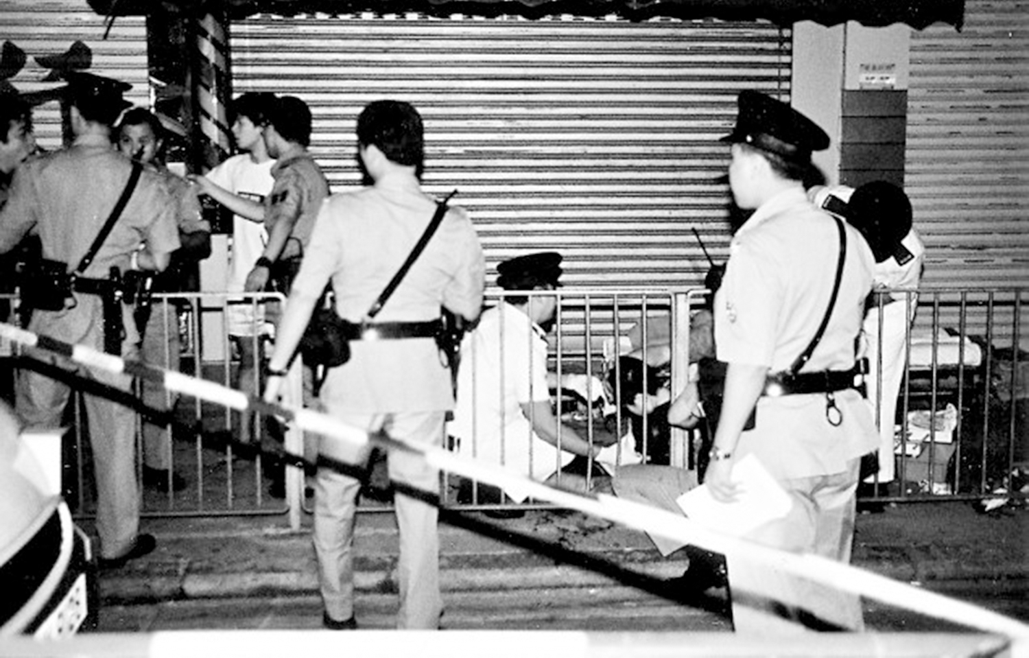 　　圖：霞姐當日被斬至重傷，救護員即場為她急救。\資料圖片