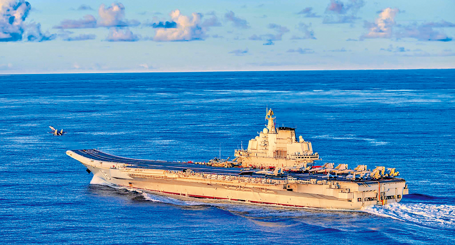 　　圖：5月19日，中國人民解放軍海軍組織遼寧艦航母編隊赴西太平洋相關海域開展訓練。\中國軍號FB圖片