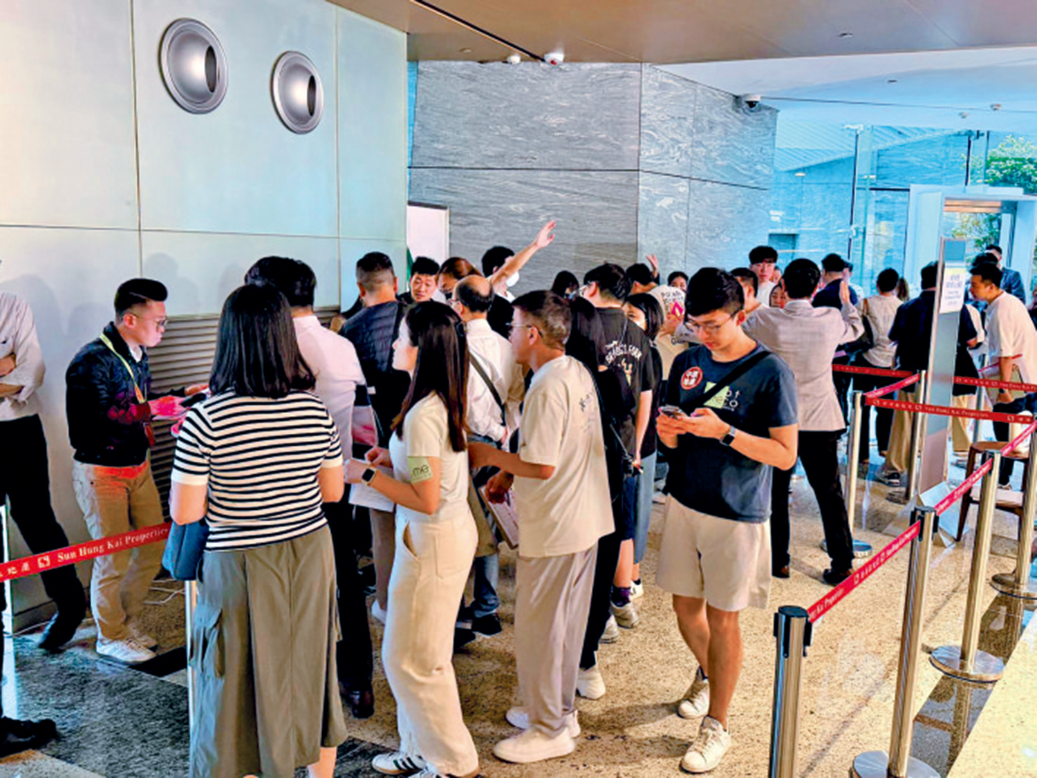 　　圖：本港新盤成交暢旺，吸金力驚人。