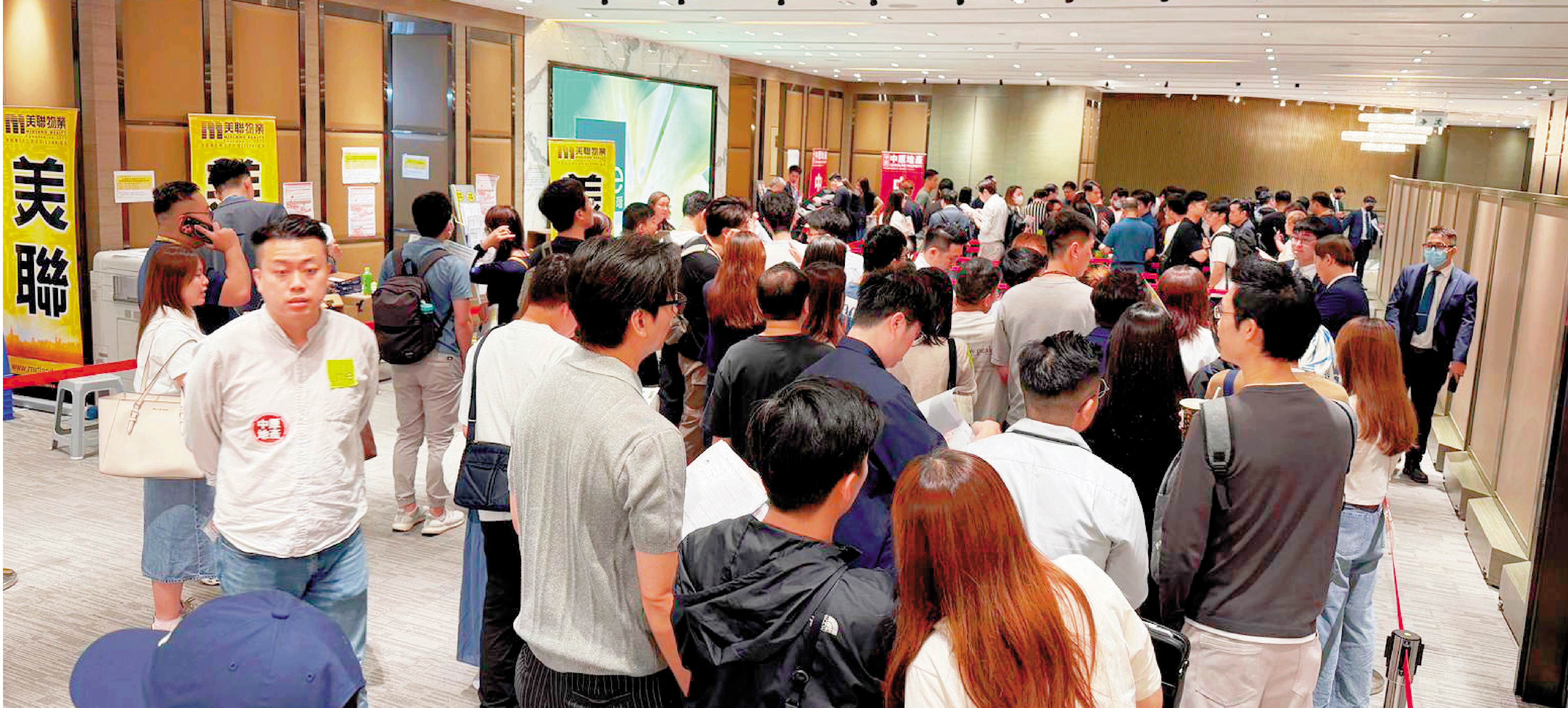 　　圖：新盤銷情熾熱，當中不少為內地客入市個案。