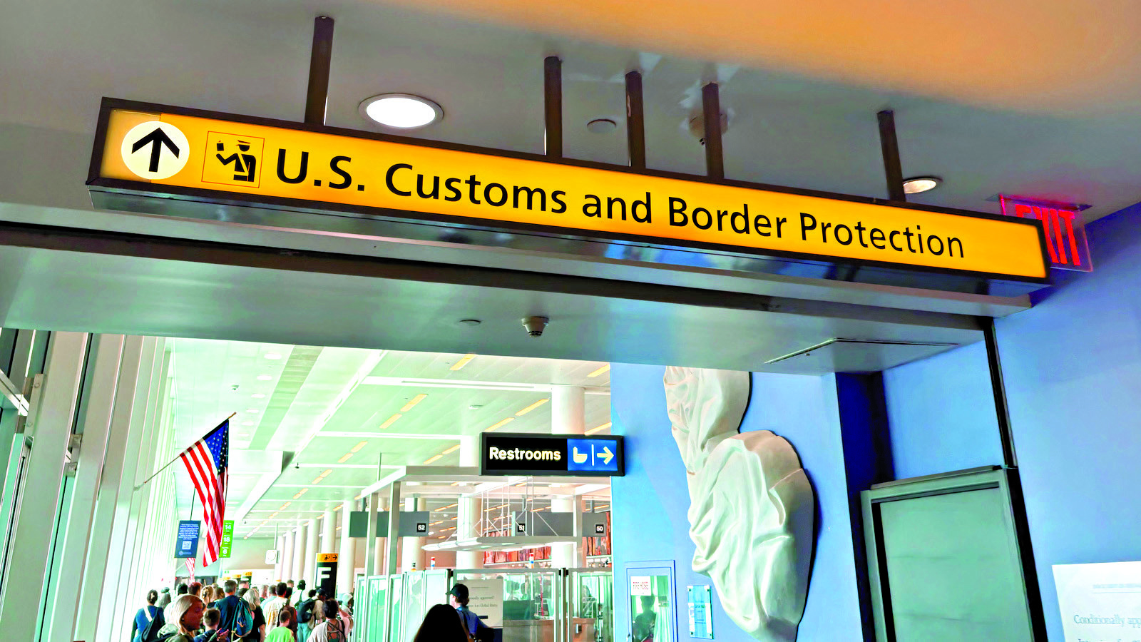 　　圖：美國明尼蘇達州明尼阿波利斯機場的海關和邊境保護局（CBP）辦公室。\網絡圖片
