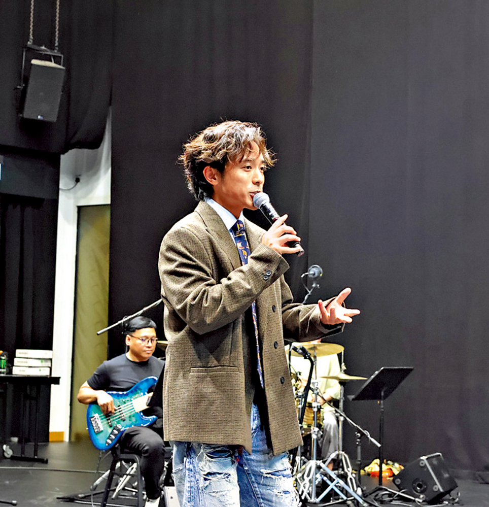 　　圖：歌手林德信演唱《心債》。\大公報記者郭悅盈攝