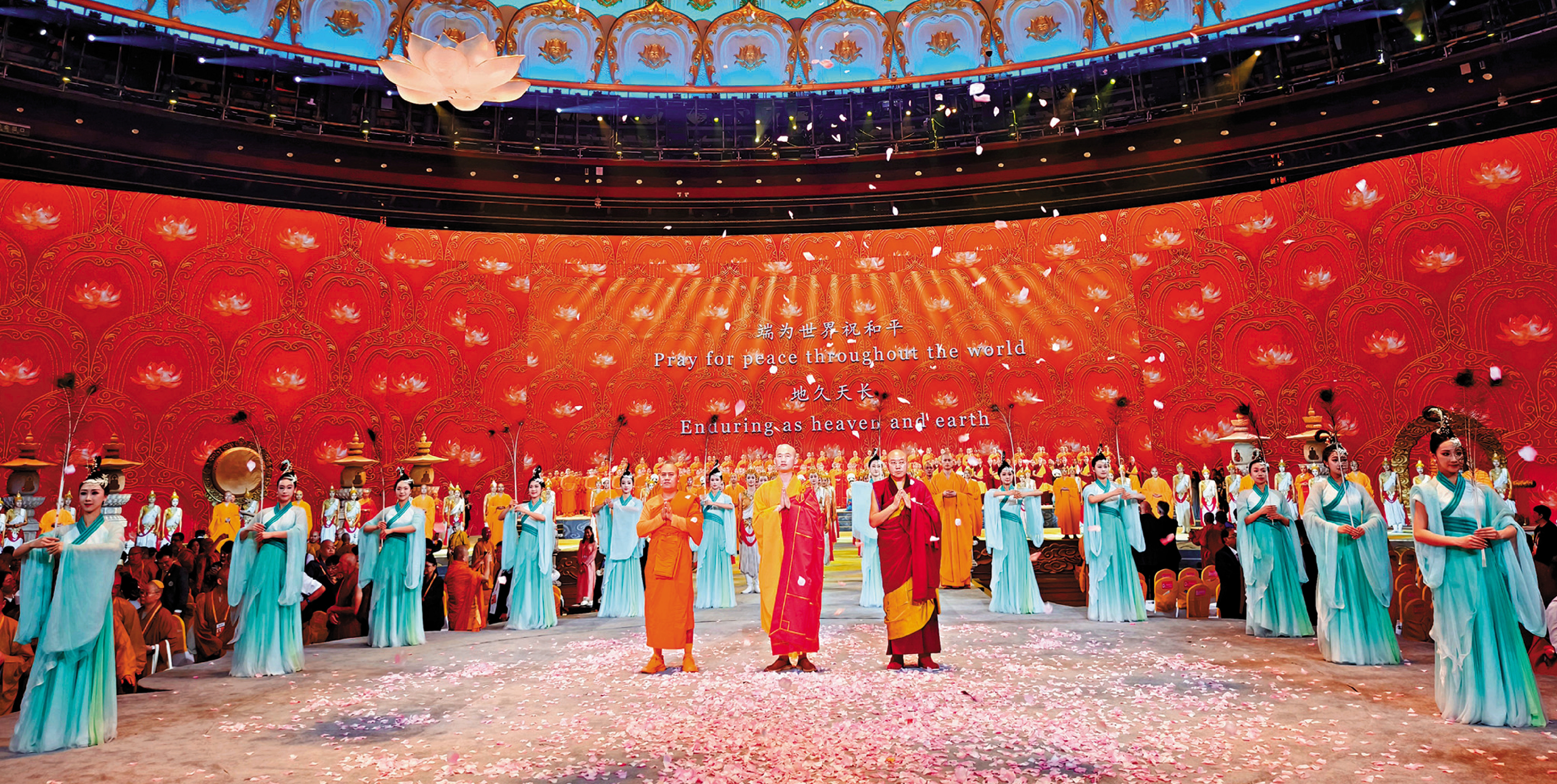 　　圖：第21屆聯合國衛塞節開幕式文化展演祈求世界和平。\大公報記者賀鵬飛攝