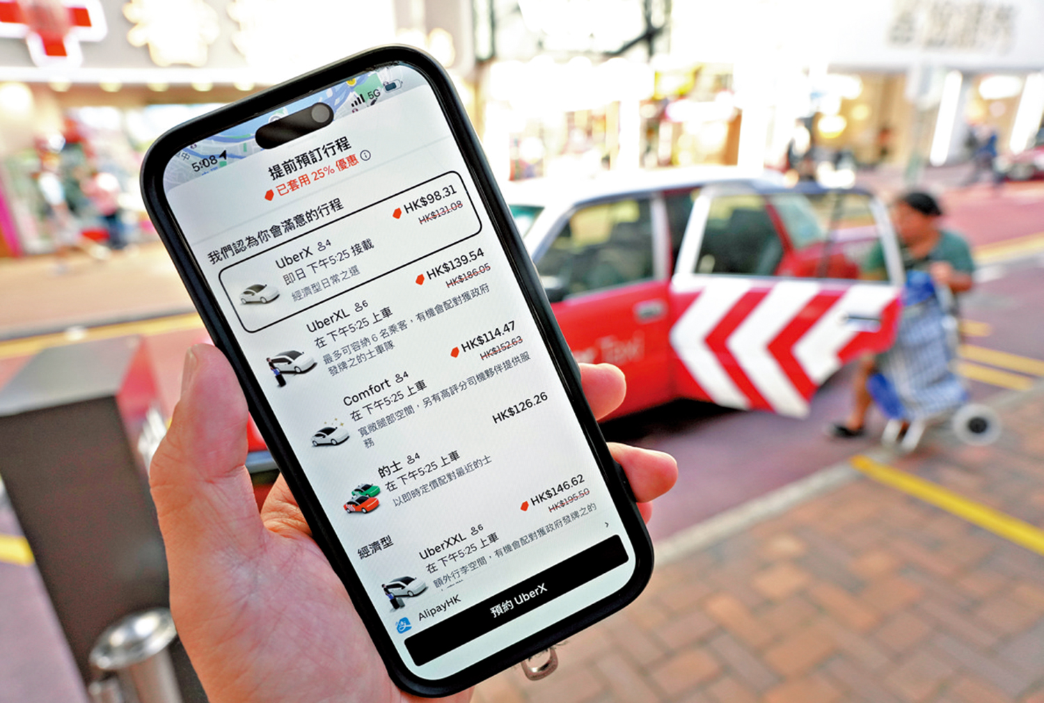 　　圖：政府建議現階段網約車車輛許可證上限定於一萬個。\大公報記者林良堅攝