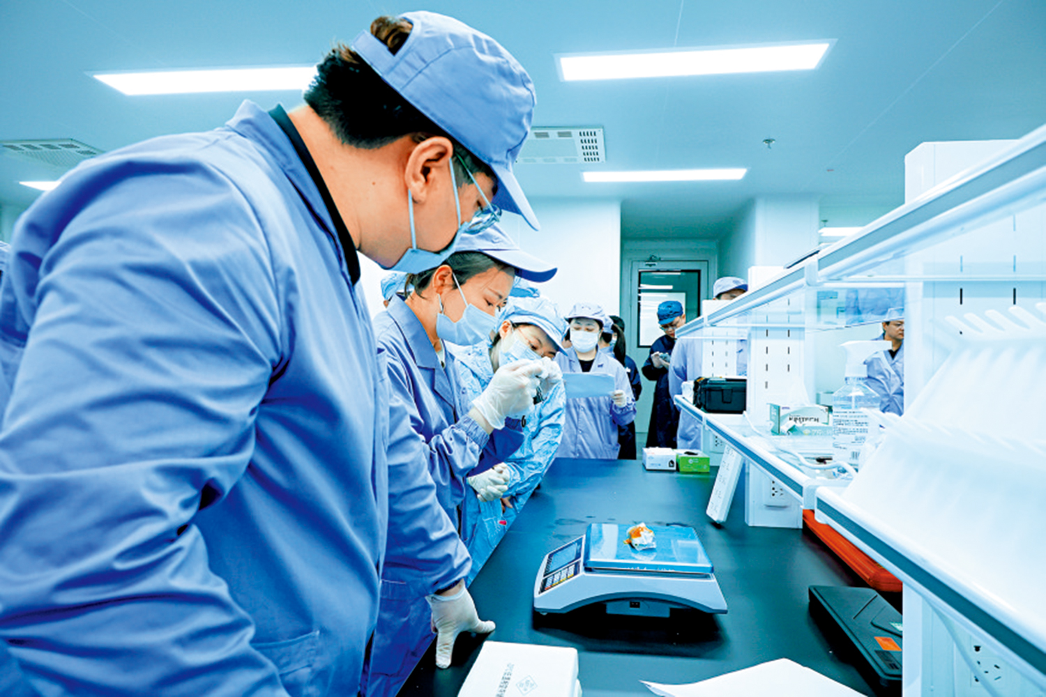 　　圖：中國空間站第十批空間科學實驗樣品經檢查確認後，將交付科學家開展後續研究。\受訪者供圖