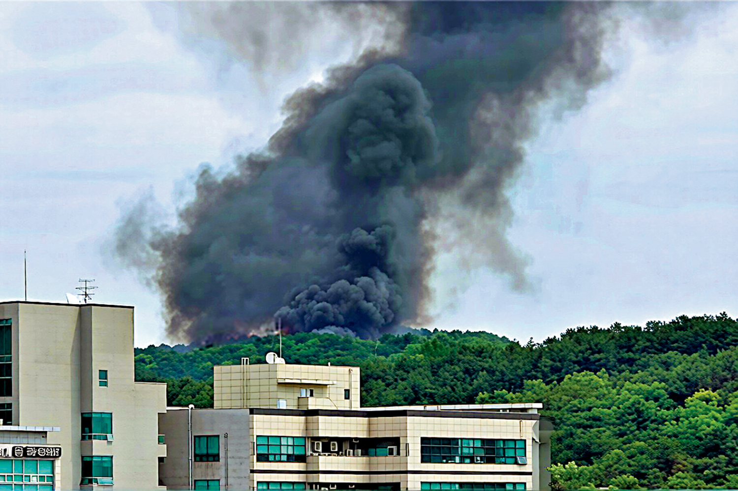 　　圖：韓華航空航天公司位於大田市的工廠1日發生爆炸，引發火災。\網絡圖片