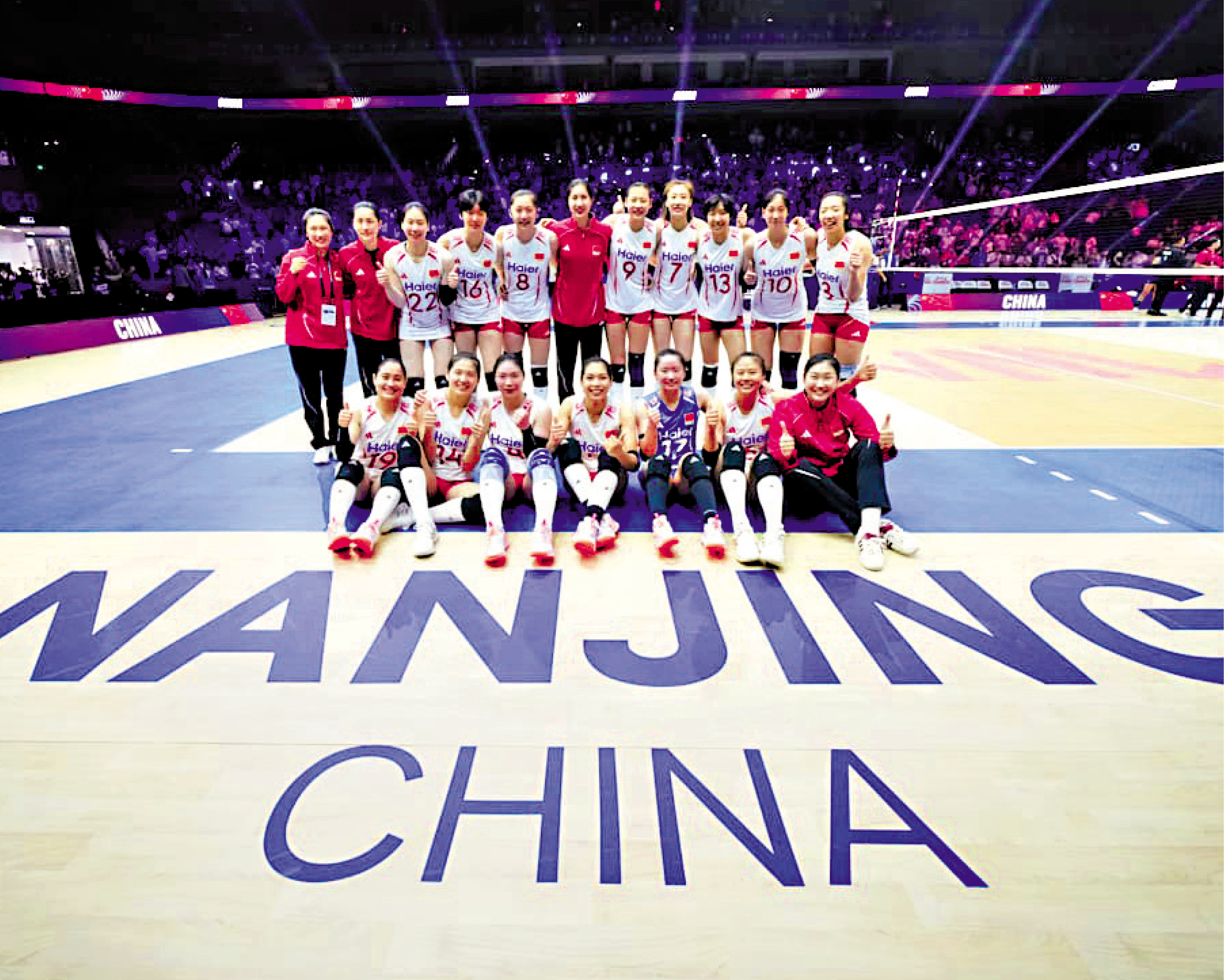 　　圖：中國女排球員勝後合照。
