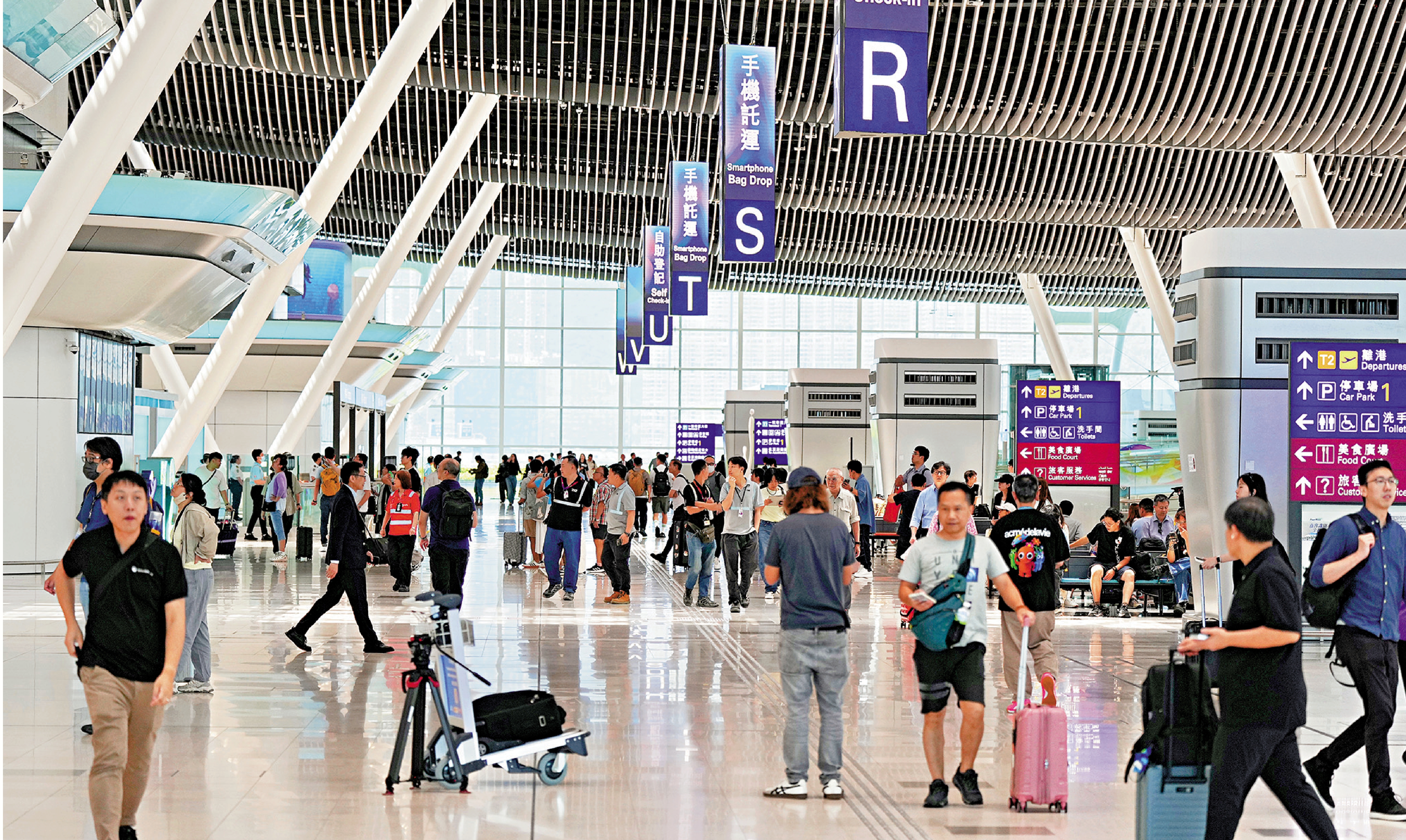 　　圖：香港國際機場二號客運大樓運作順暢，將提升整體處理能力。\大公報記者何嘉駿攝