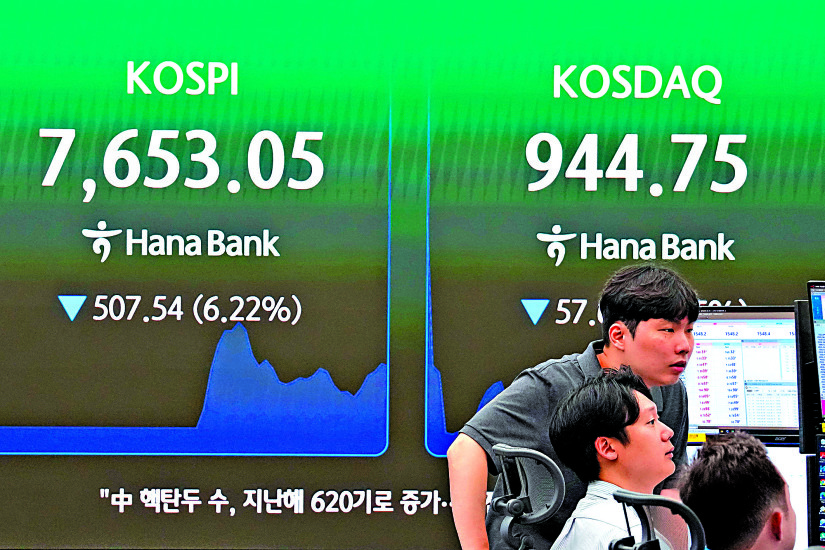 　　圖：韓國股市昨日收市重挫逾8%，並一度觸發了熔斷機制。\路透社