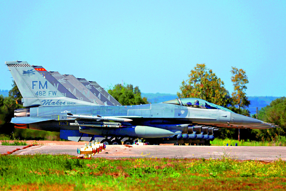 　　圖：美軍F-16戰機部署在希臘一個空軍基地。\路透社