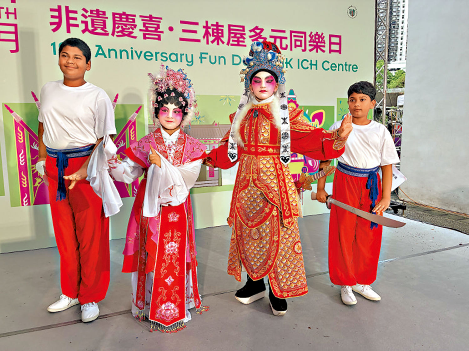 　　圖：由非華裔兒童演出的共融粵劇表演。\大公報記者劉毅攝