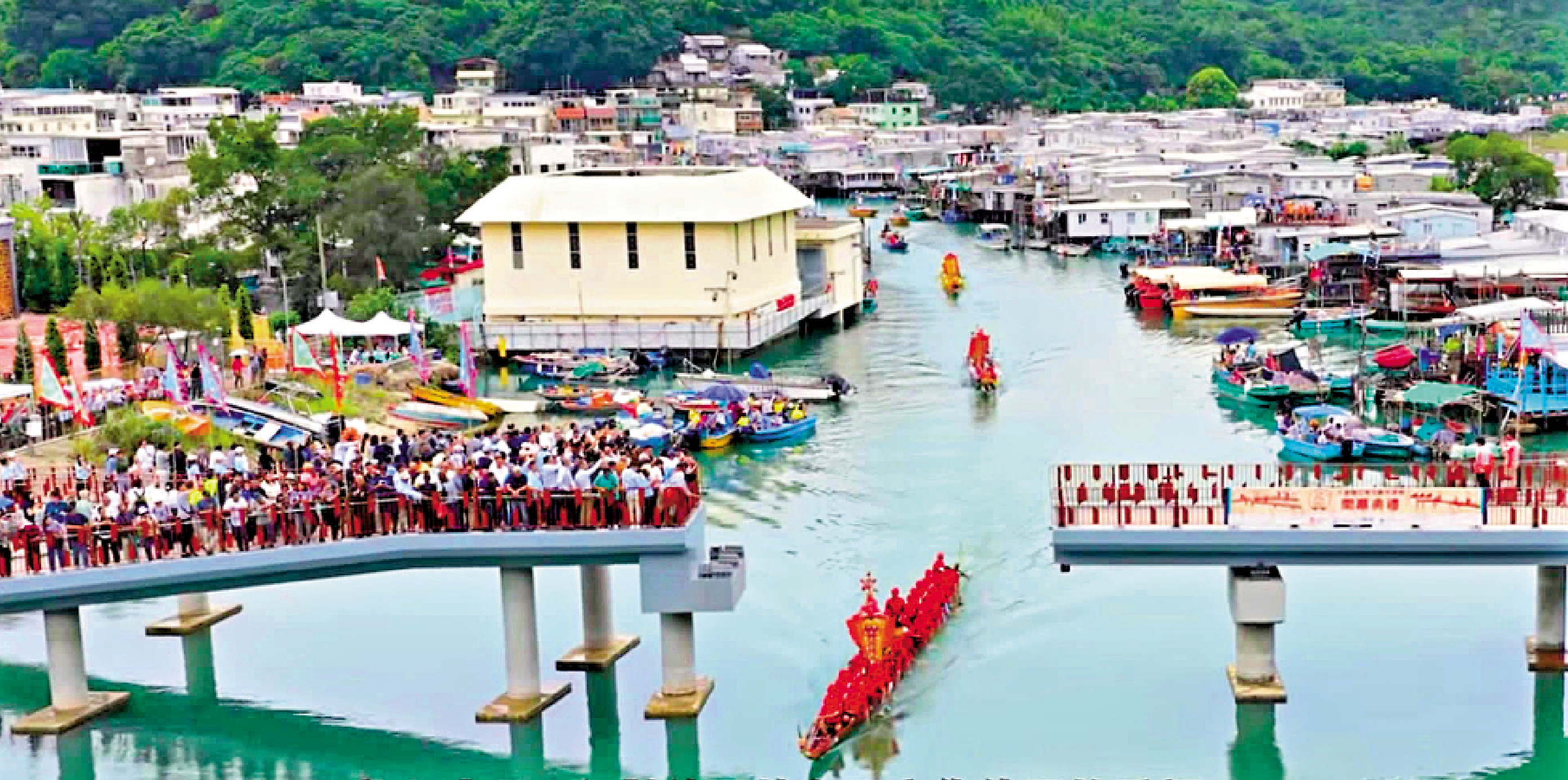 　　圖：大澳新啟用的開合橋，設計上配合遊涌需要，橋身可開啟。