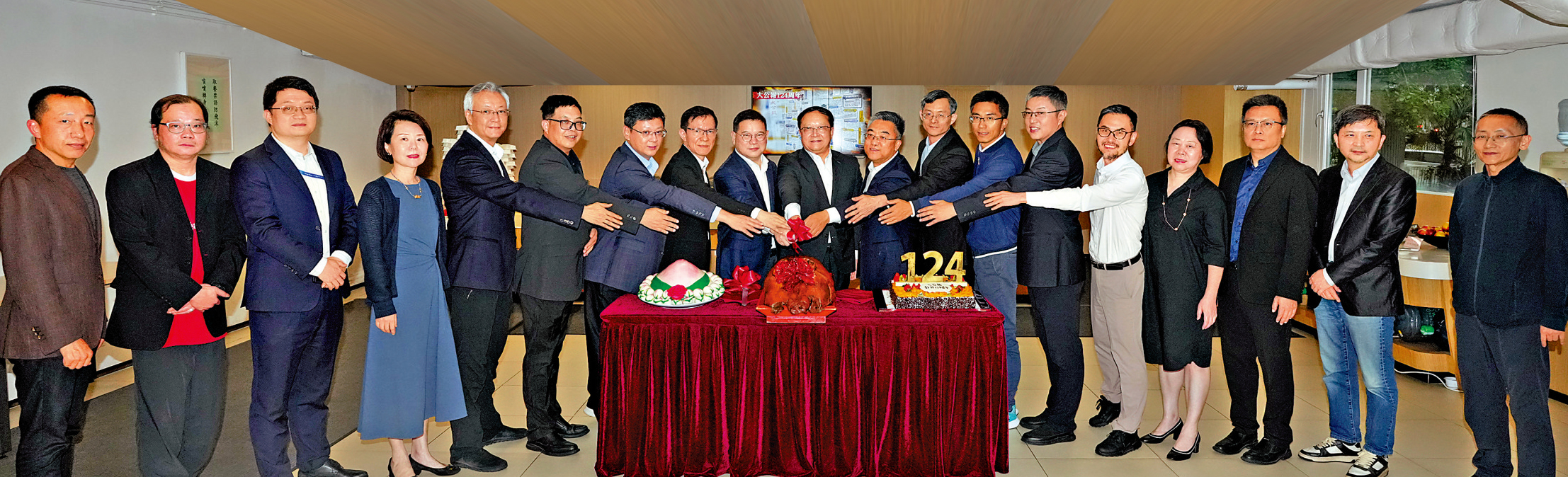 　　圖：6月17日是《大公報》124歲生日，當日舉行了簡單而隆重的慶祝儀式。\大公報記者林良堅攝