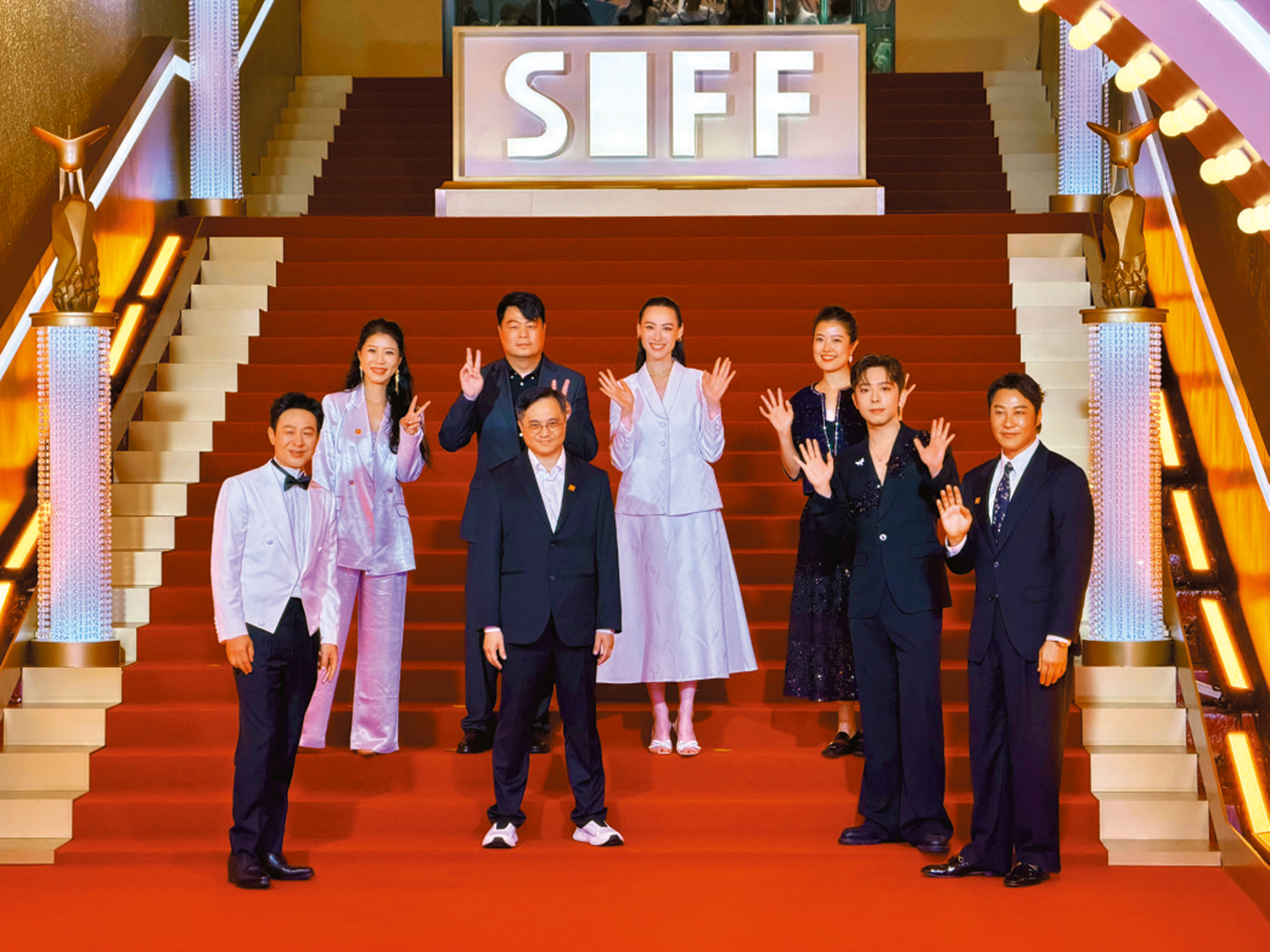 　　圖：內地香港合拍片《紙盒藏迷》劇組亮相紅毯。\大公報記者夏微攝