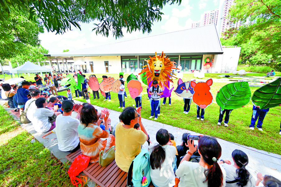 　　圖：天主教南華中學團隊演出《仲夏夜之夢》，講述獅子王率領動物們守護森林的故事。