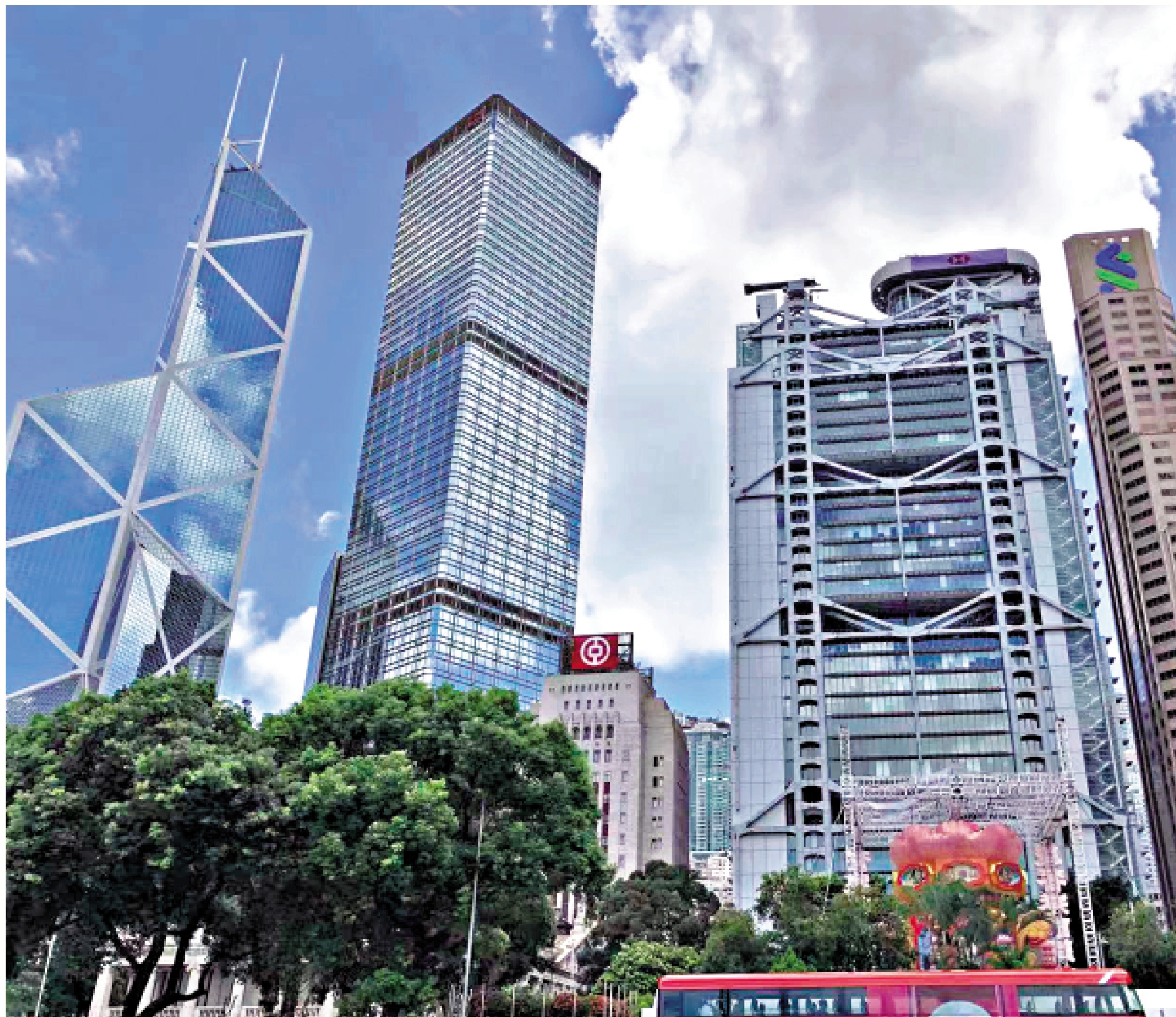 　　圖：市場關注美國高通脹問題，資金追入滙控及渣打等銀行股。