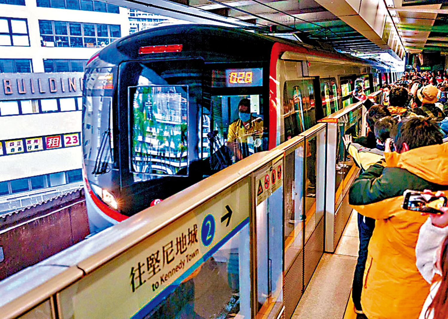 　　圖：2024年初，內地青島四方製的八卡列車「Q-Train」正式登陸香港地鐵港島綫，吸引大批香港市民試乘和打卡。