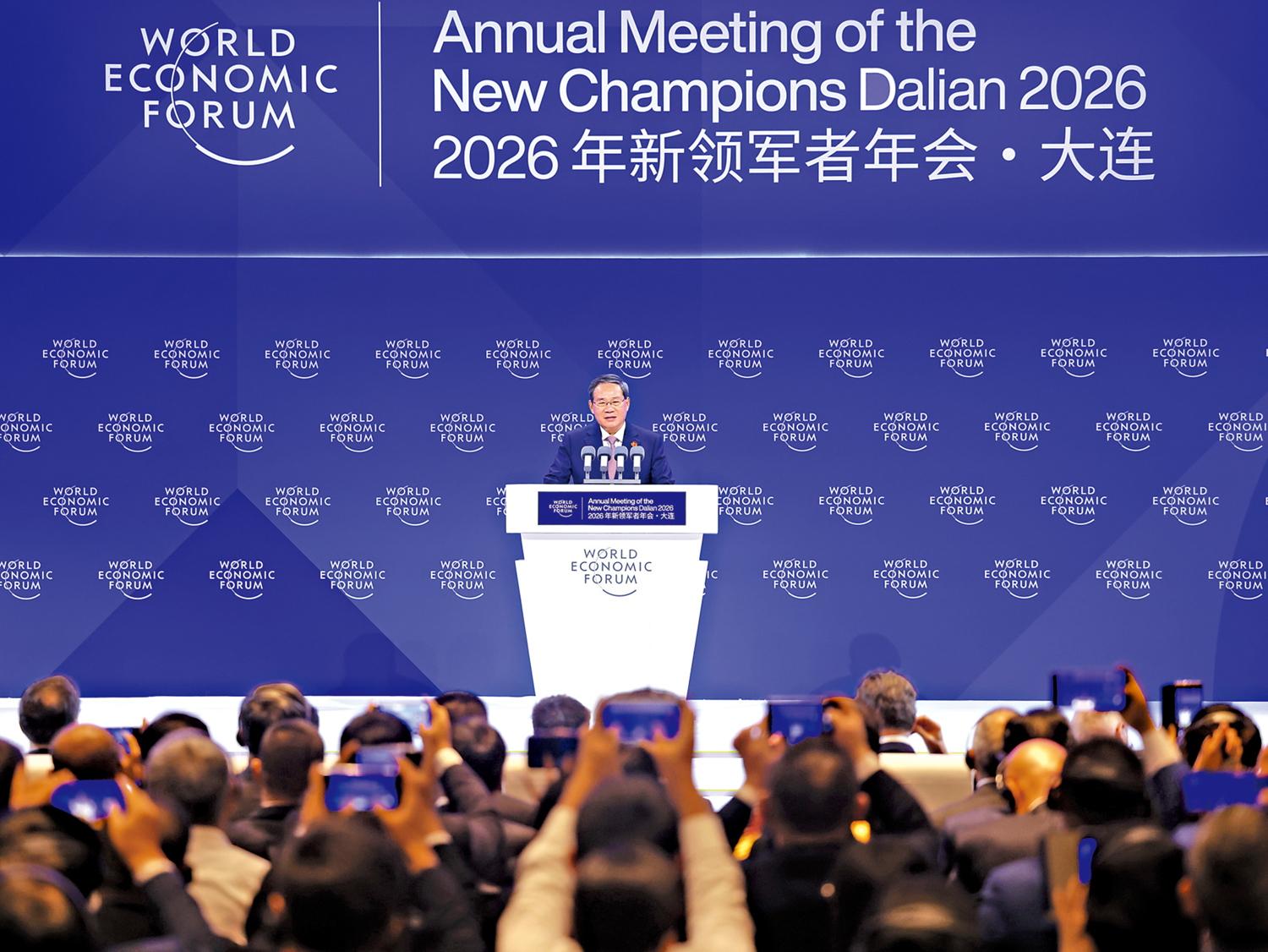 　　圖：6月24日上午，國務院總理李強在大連出席2026年夏季達沃斯論壇開幕式並致辭。\中新社