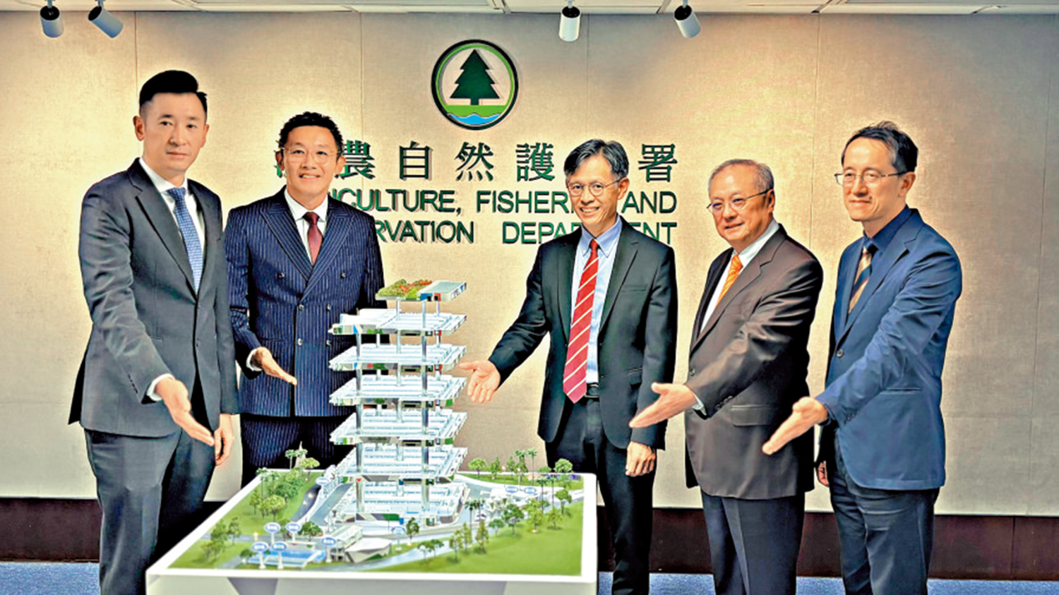 　　圖：漁護署昨日公布，建華農牧獲選為香港首個多層式現代化環保養豬場項目的建造及營運機構。
