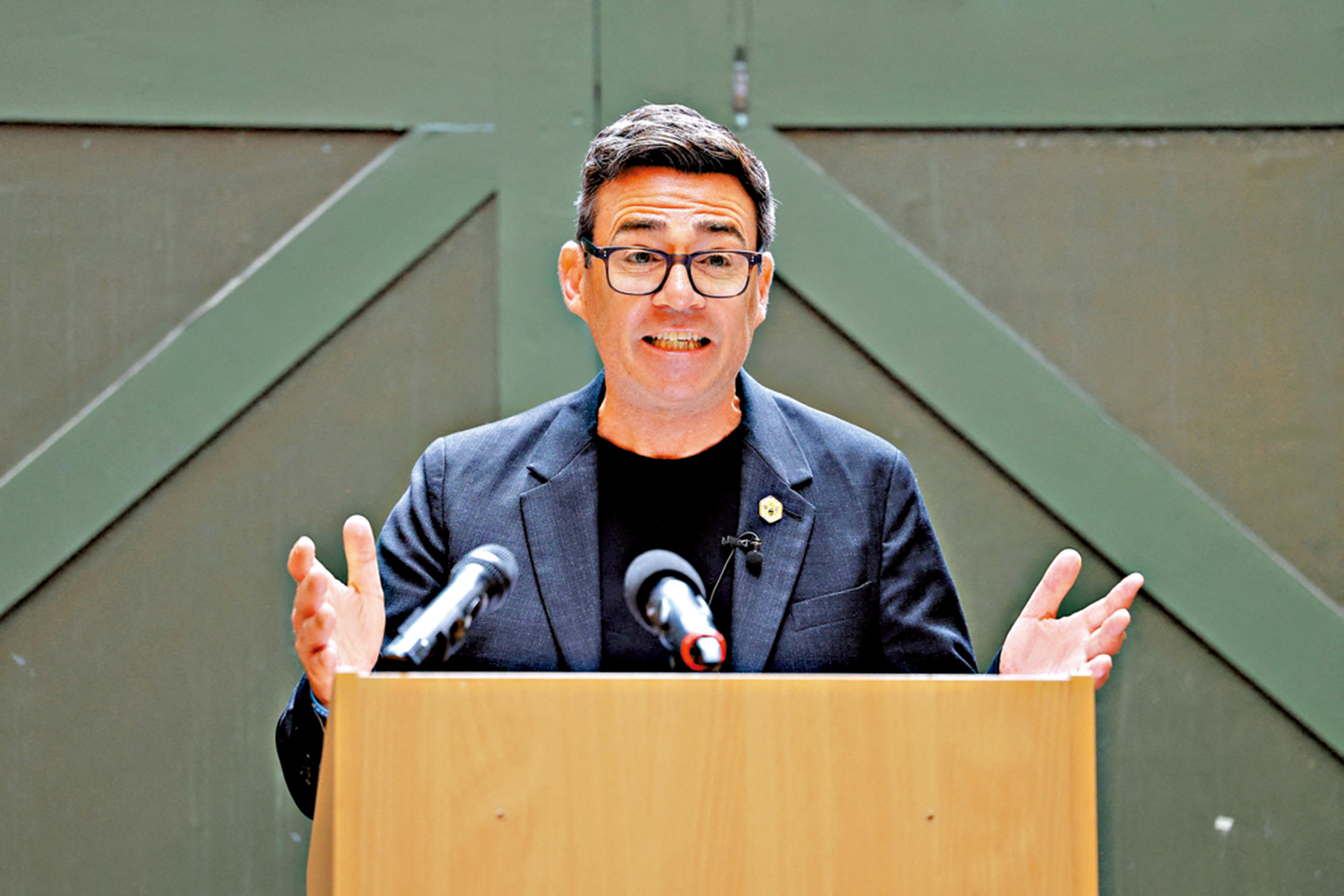 　　圖：伯納姆29日在曼徹斯特發表演講，提出打造「北方唐寧街10號」。\路透社