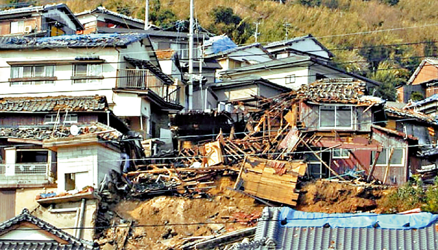 　　圖：福岡縣2005年發生強震，當地建築嚴重受損。\資料圖片