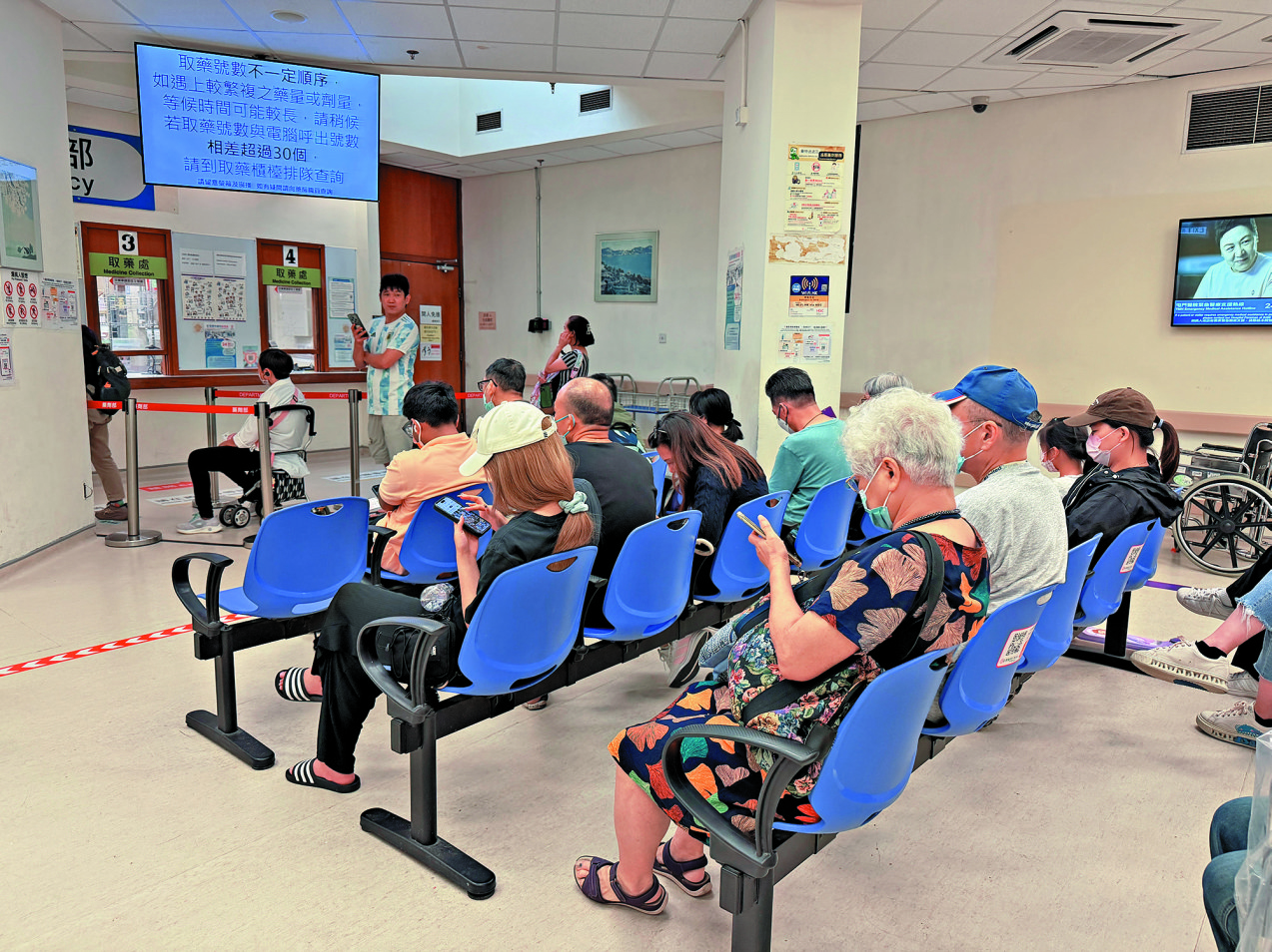 　　圖：夏季流感季節開始，新冠病毒活躍程度持續上升，衞生署衞生防護中心呼籲家長盡快帶幼童接種疫苗。