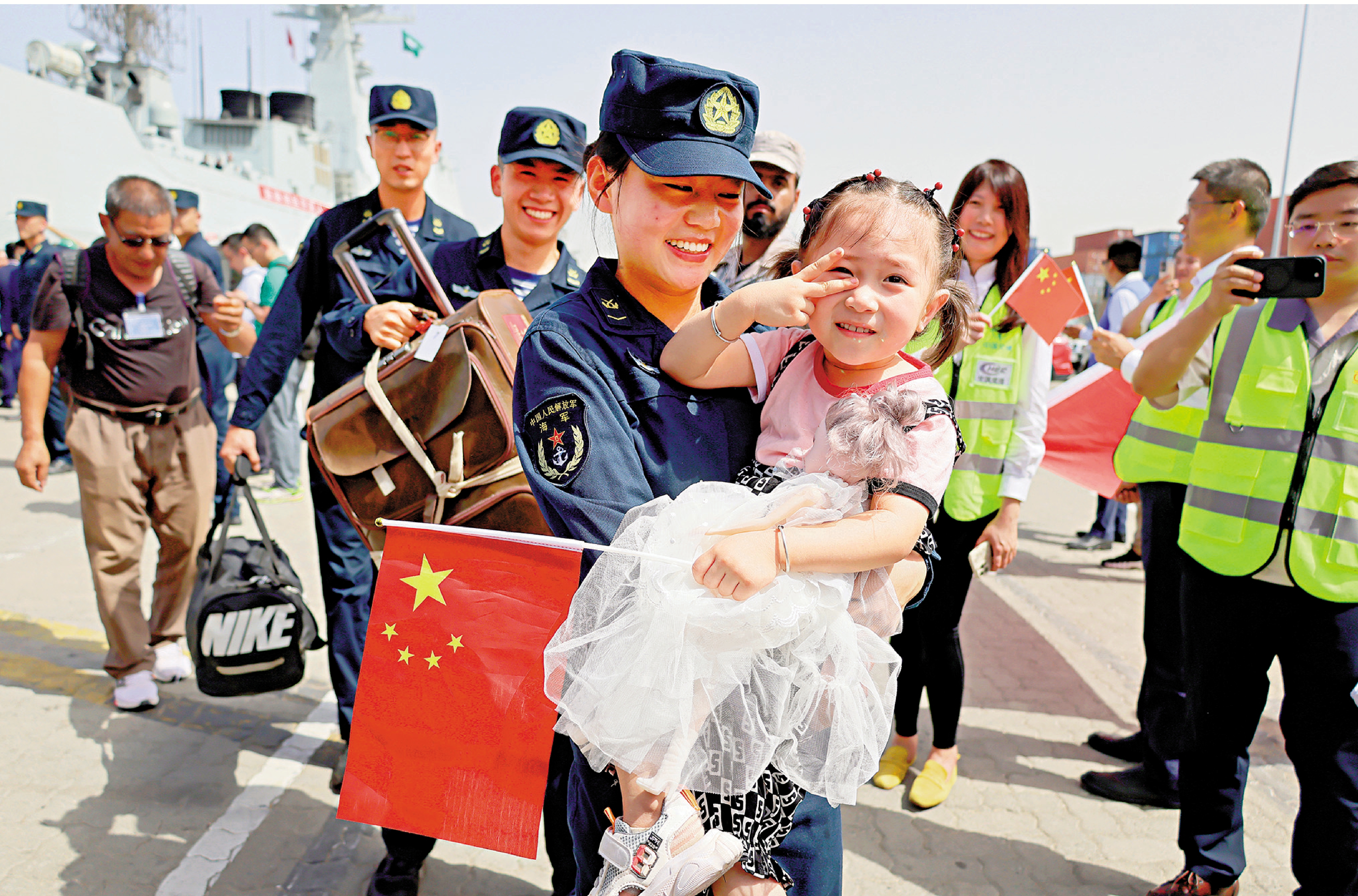 　　圖：2023年4月27日，中國海軍蘇丹撤僑軍艦抵達沙特阿拉伯吉達港。\新華社