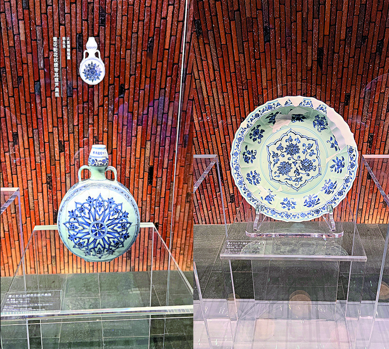 　　圖：陶陽里御窰博物館館藏的兩件青花瓷，都為出土官窰修復殘器。\大公報實習記者金子曦攝