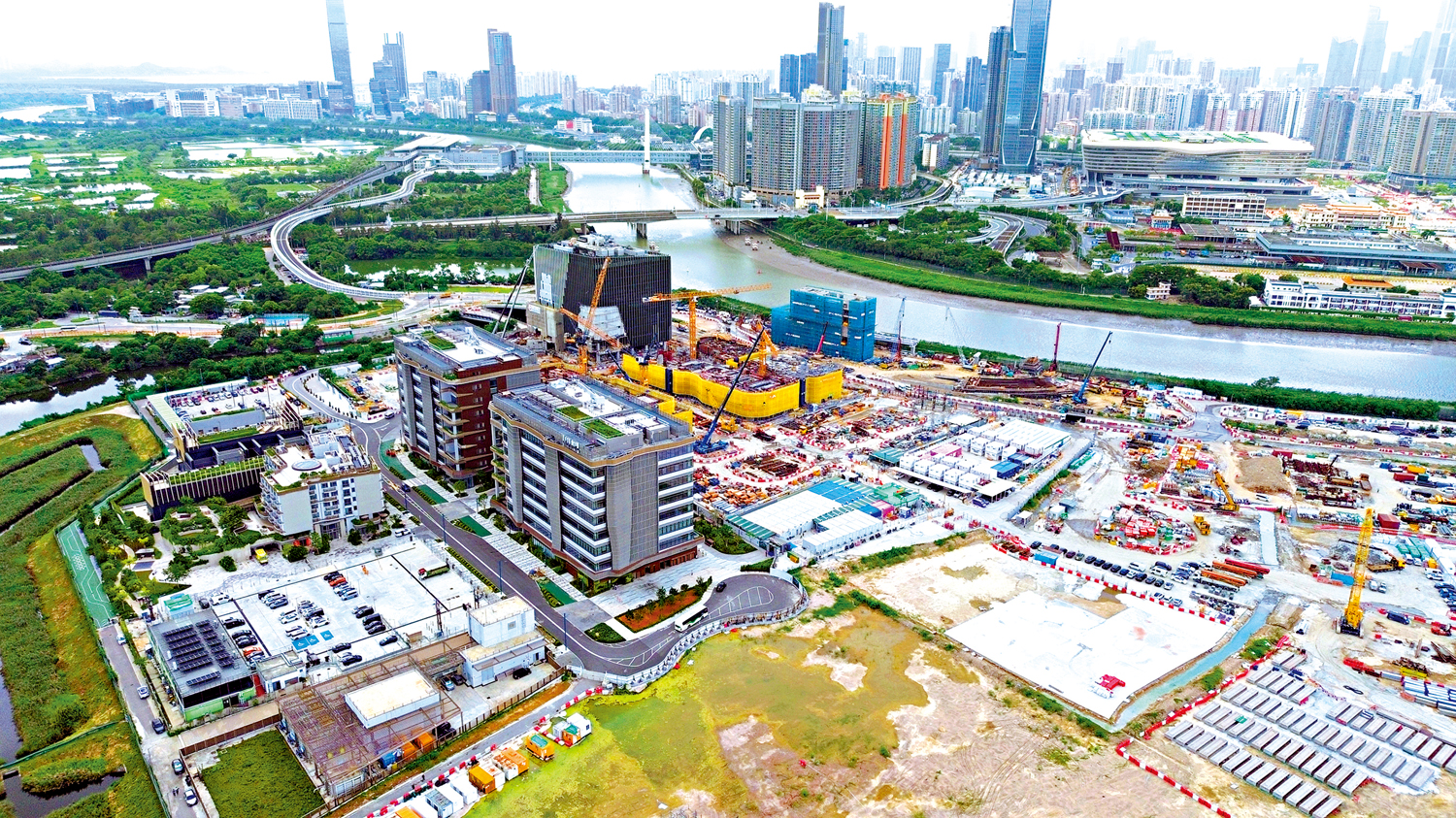 　　圖：孫東表示，河套香港園區首批4幅土地，已於上月底開始招標，市場反應積極。\大公報記者林良堅攝