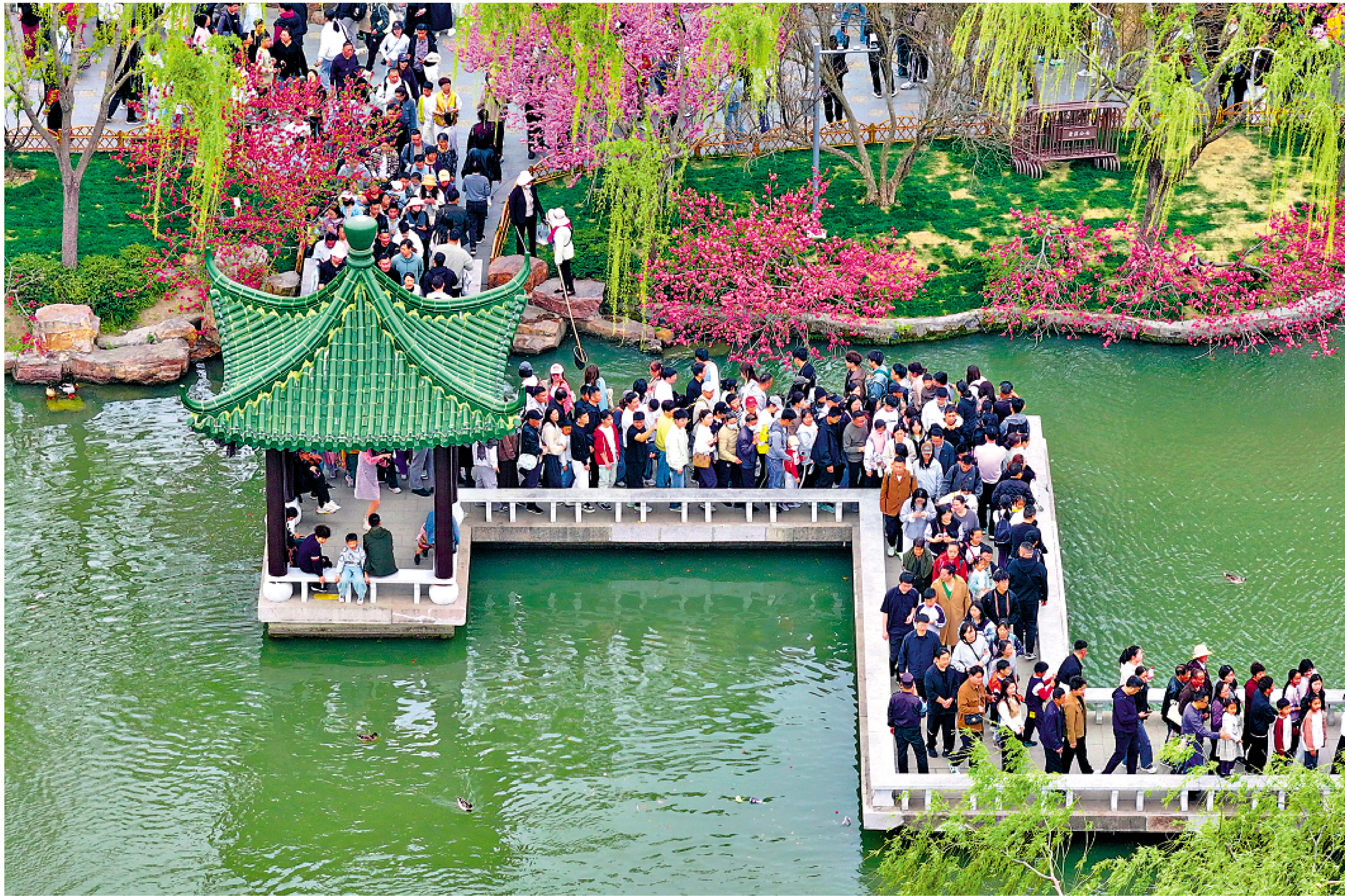　　圖：內需消費將成為新增長模式關鍵支撐。圖為揚州市瘦西湖景區。