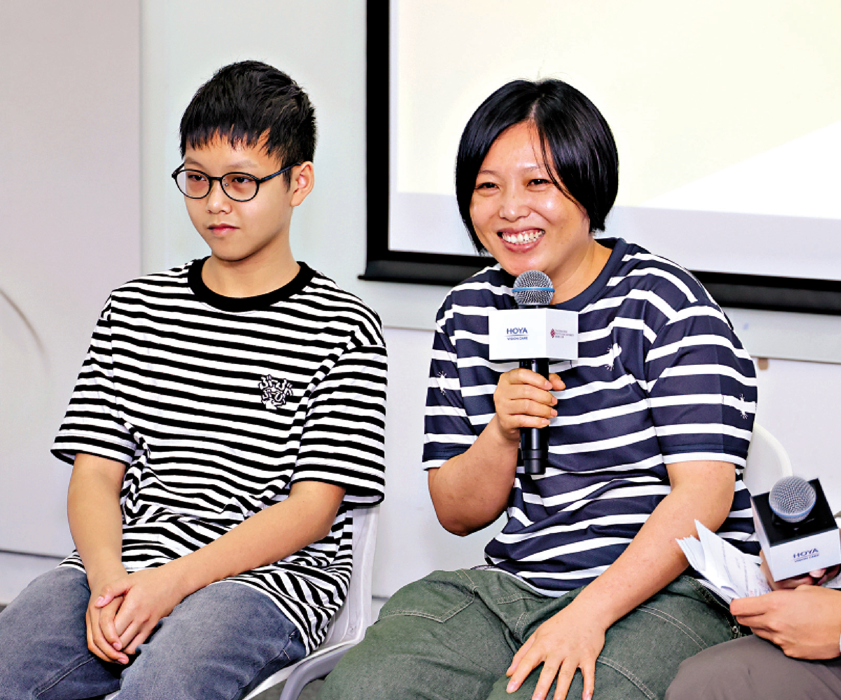 　　圖：參與臨床試驗的學童家長發言，表示對鏡片效果滿意。