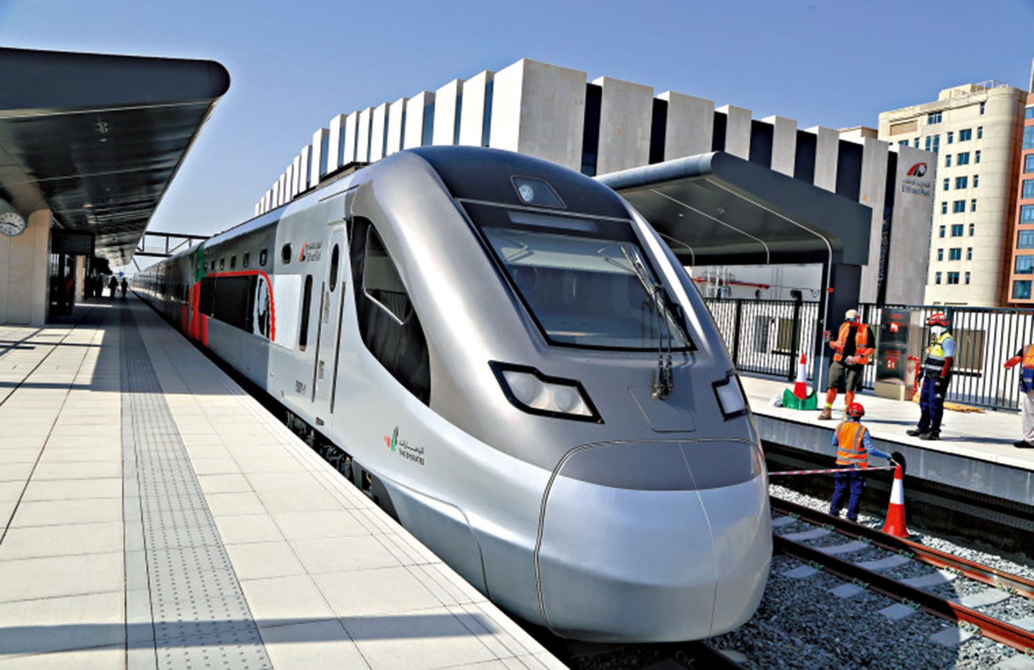 　　圖：中企參與承建的阿聯酋首條客運鐵路試運營。\新華社